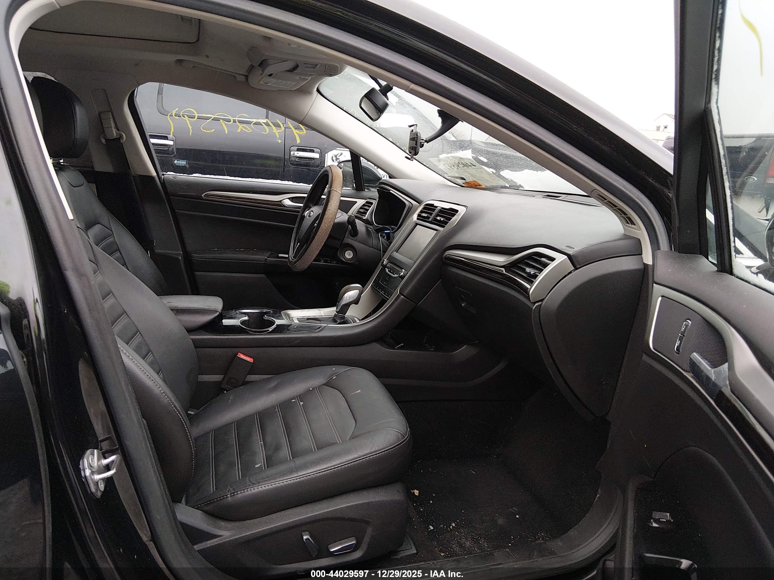 FORD FUSION image 5