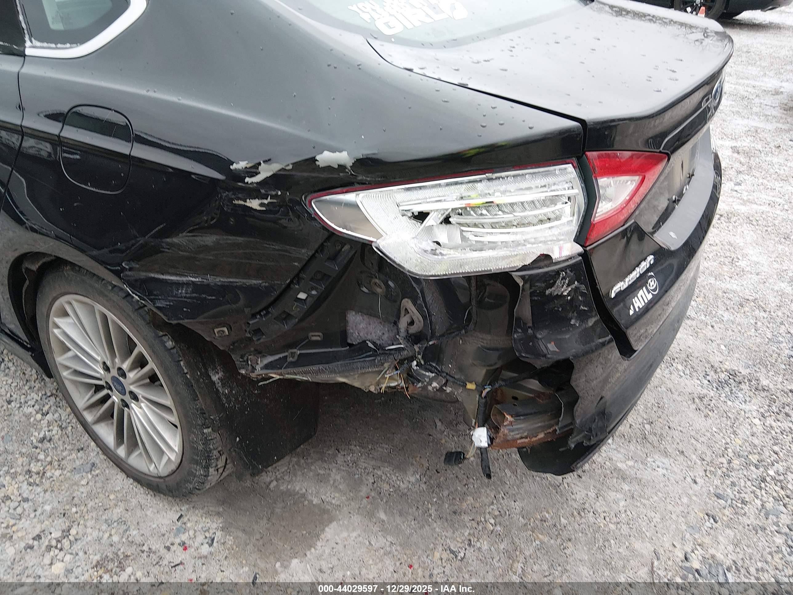 FORD FUSION image 6