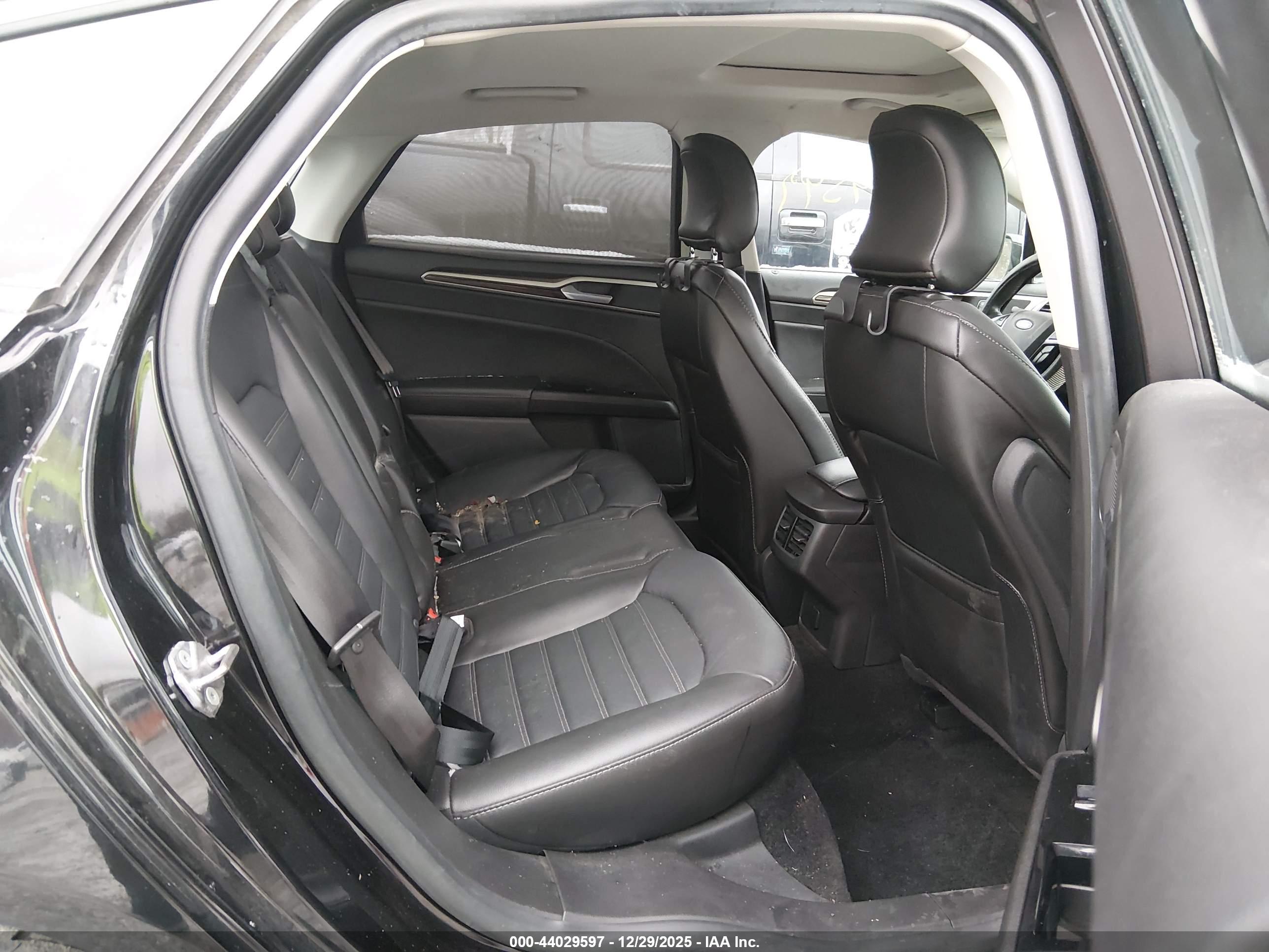 FORD FUSION image 8