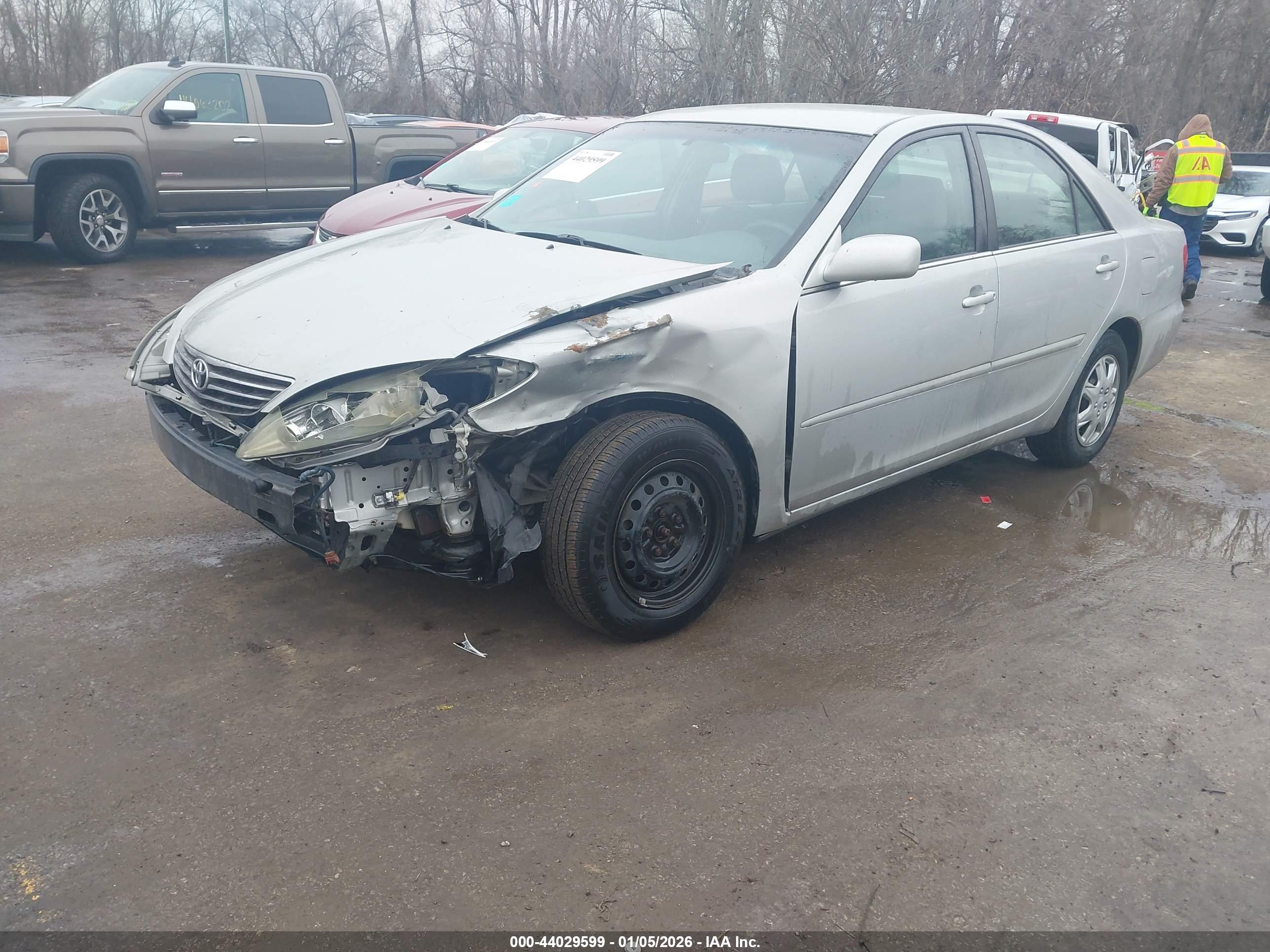 TOYOTA CAMRY image 2