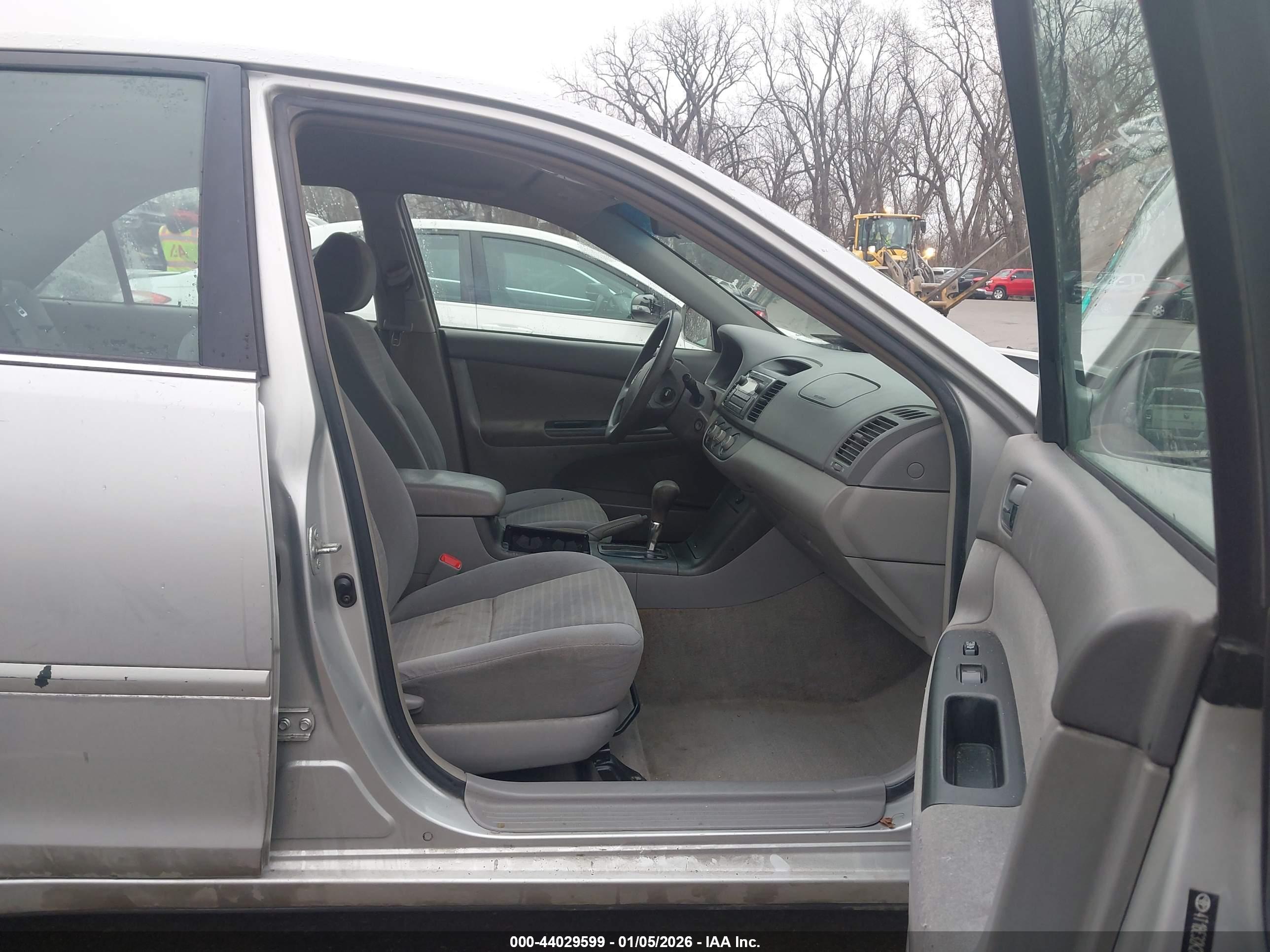 TOYOTA CAMRY image 5