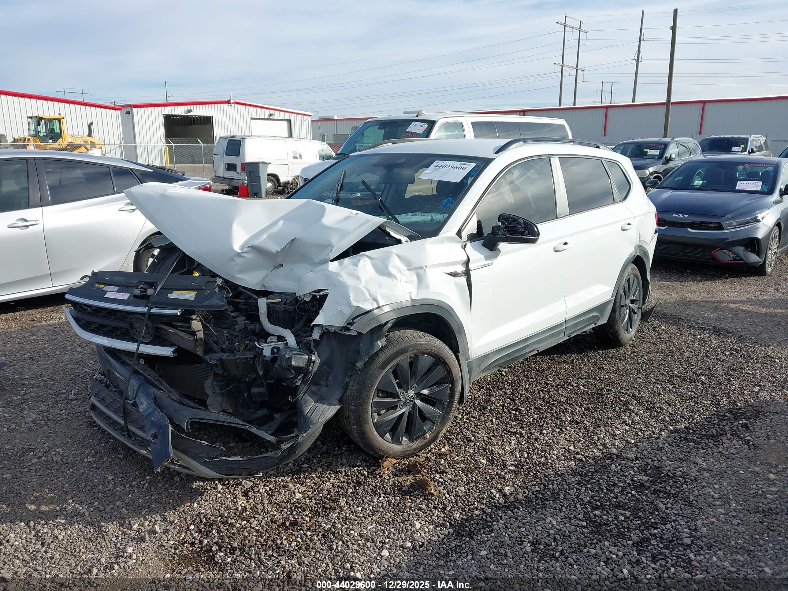VOLKSWAGEN TAOS image 2