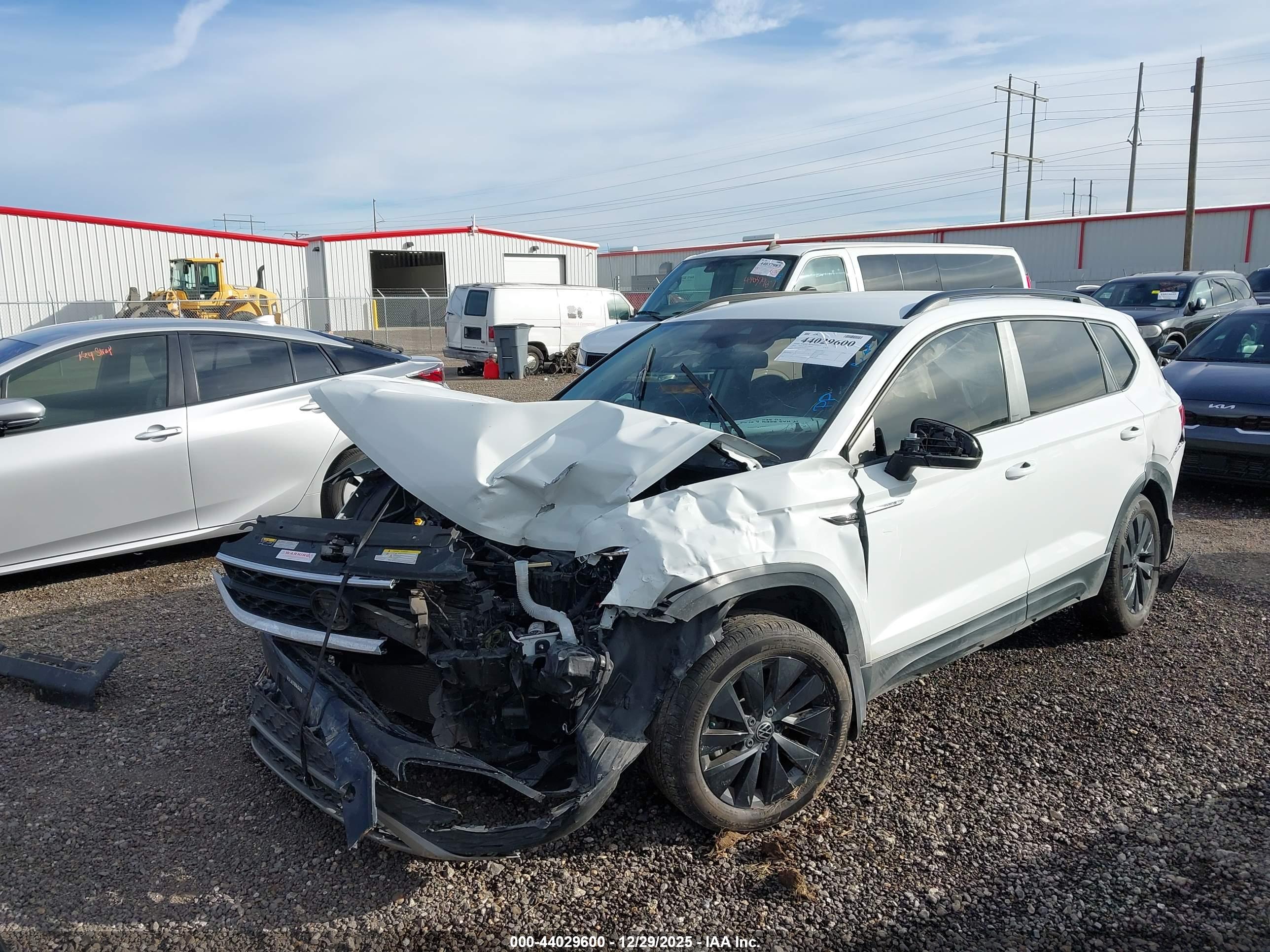 VOLKSWAGEN TAOS image 6
