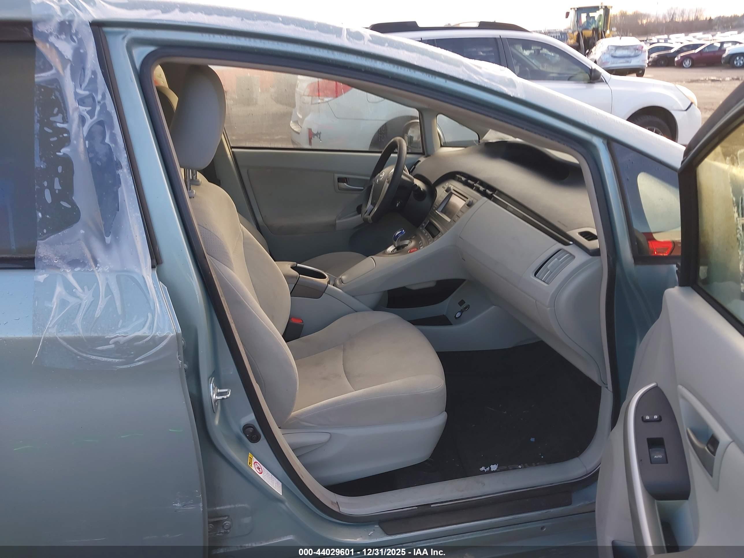 TOYOTA PRIUS image 5