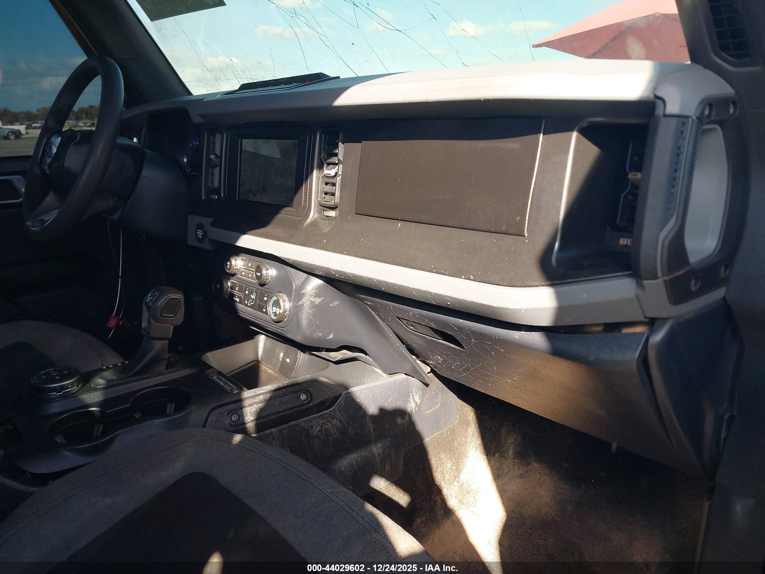 FORD BRONCO image 5