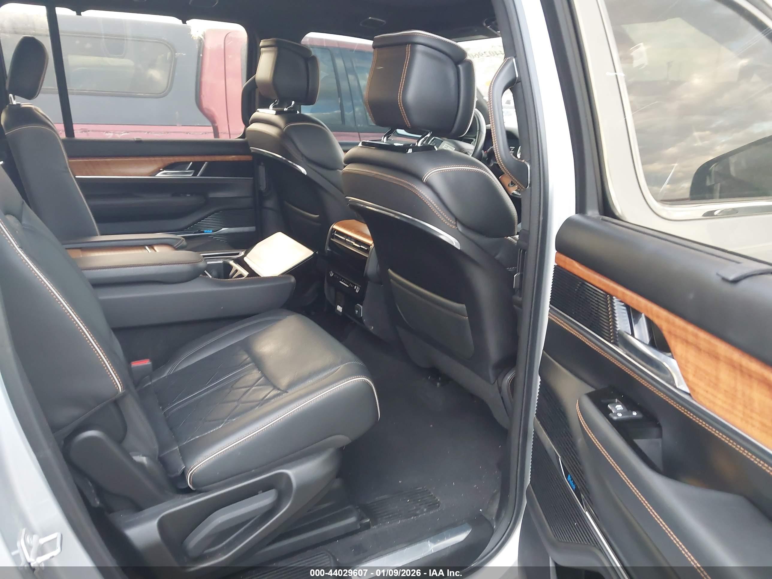 JEEP GRAND image 8