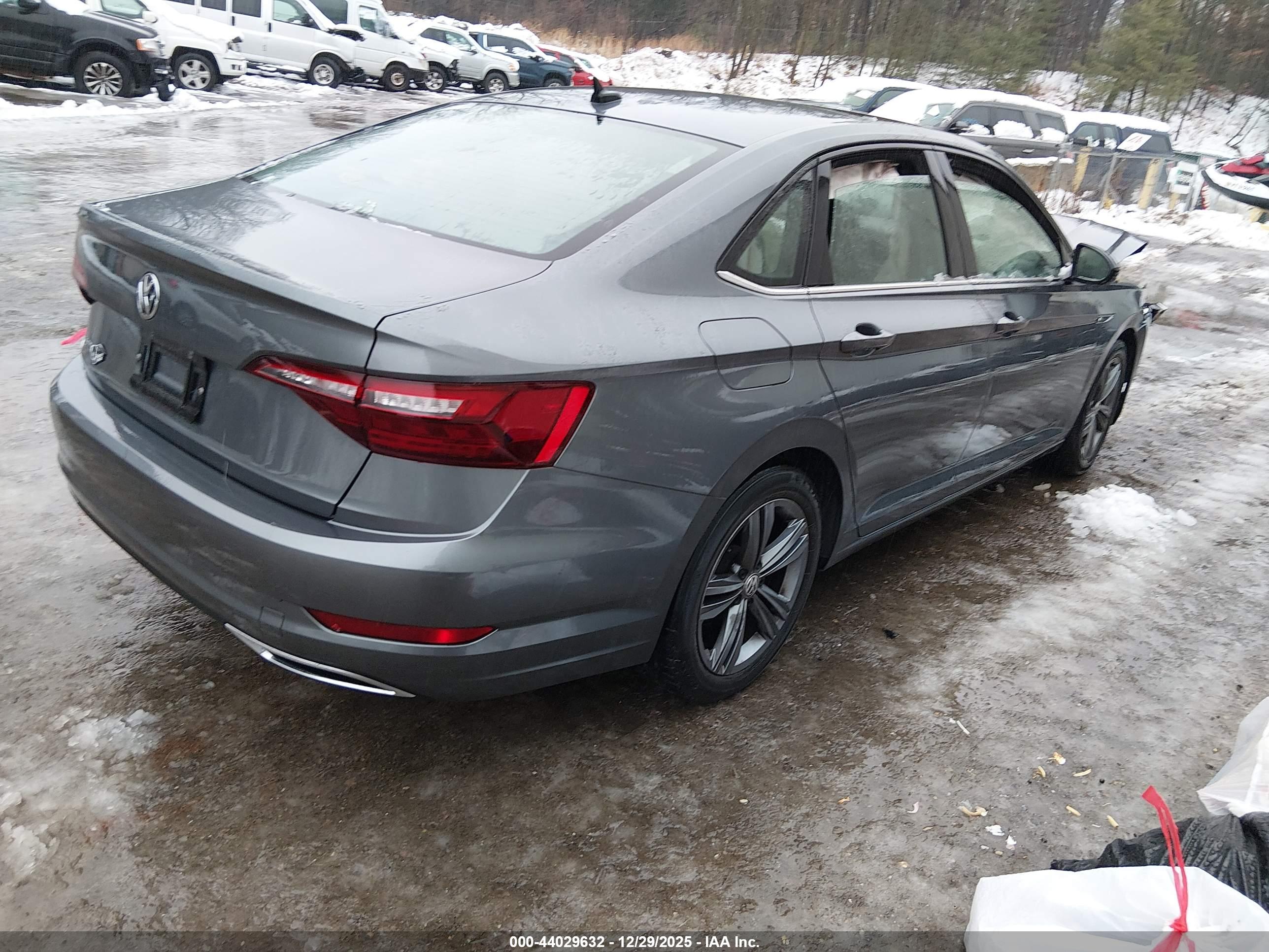 VOLKSWAGEN JETTA image 4