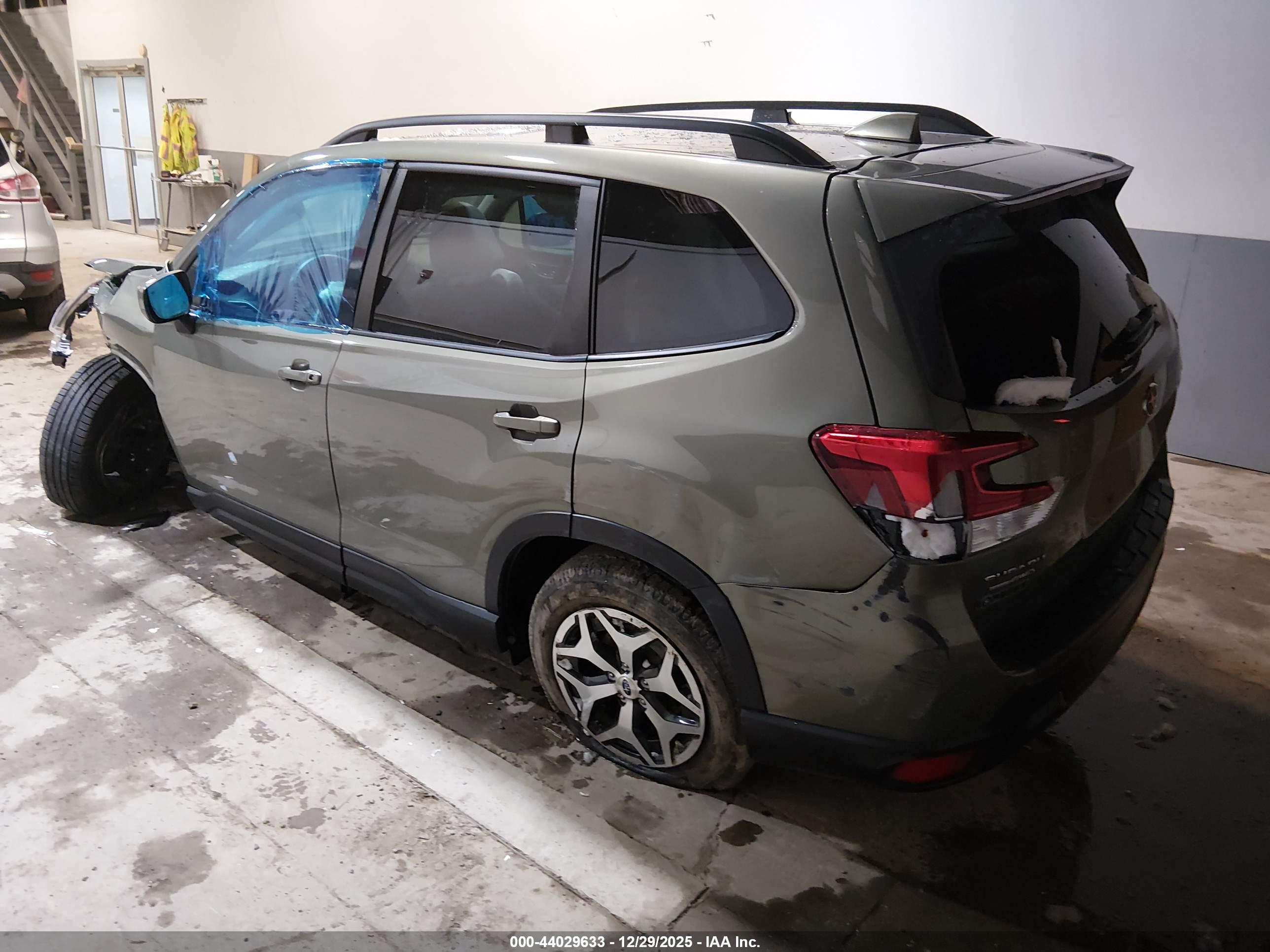 SUBARU FORESTER image 3
