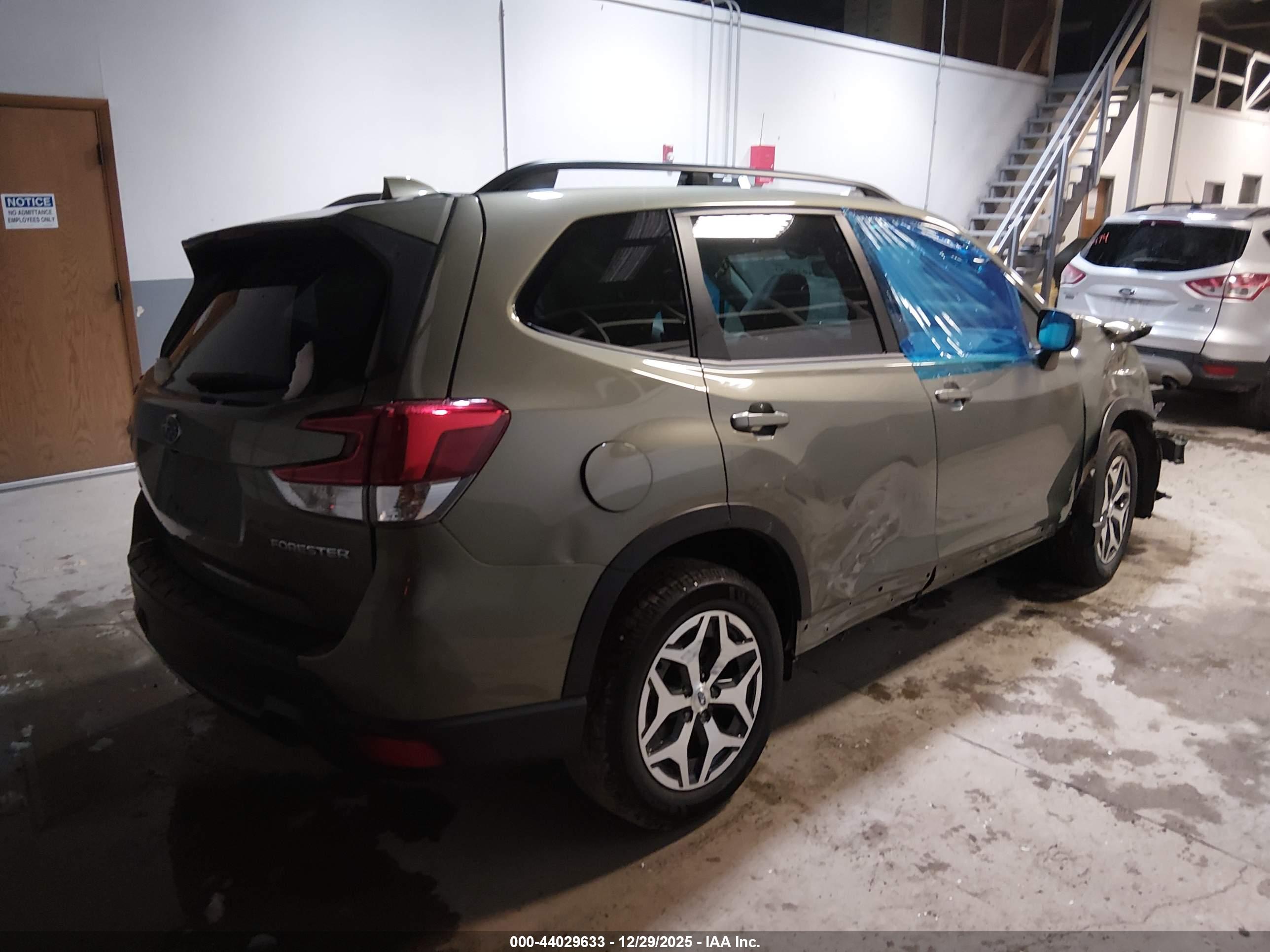 SUBARU FORESTER image 4