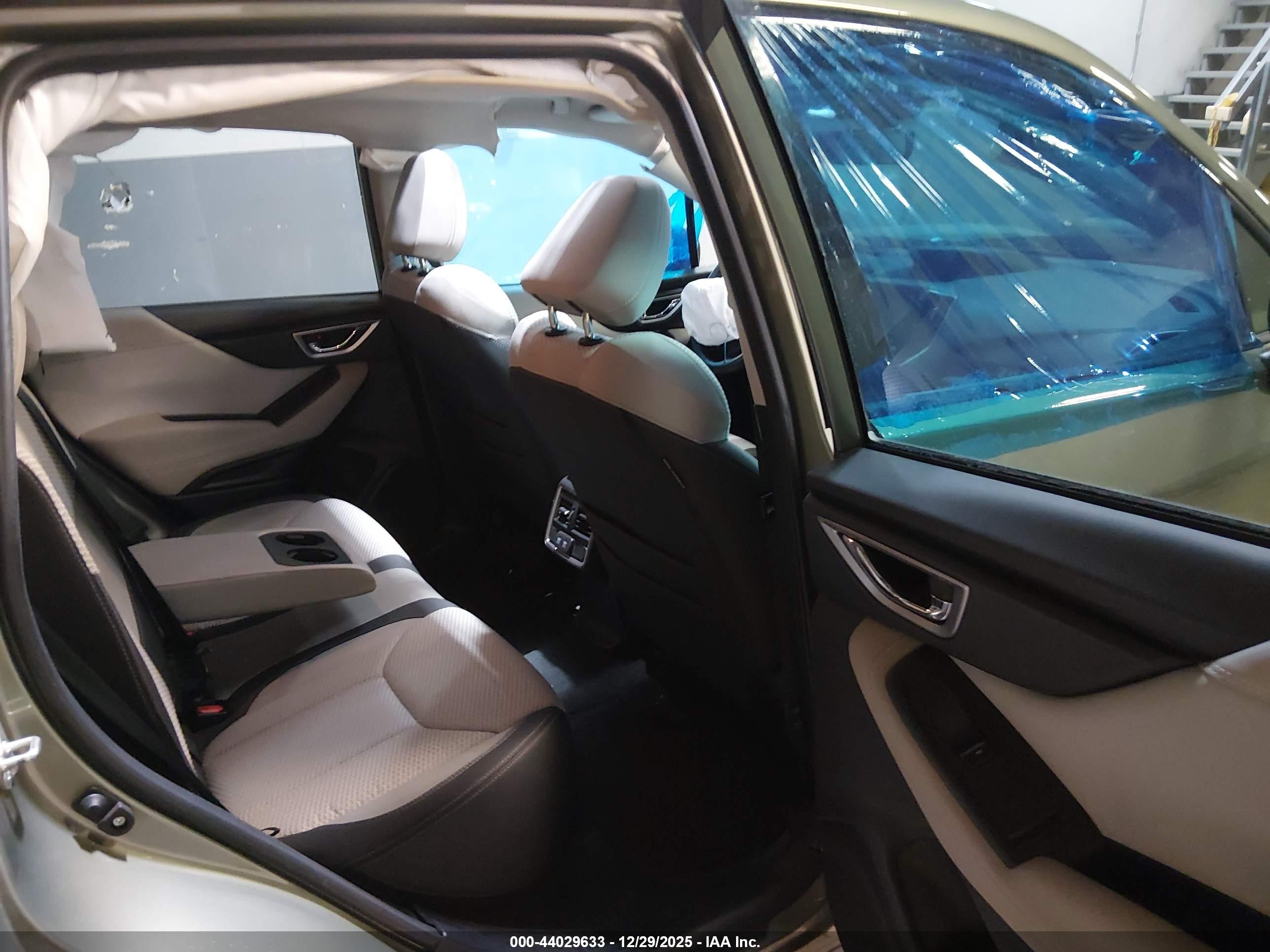 SUBARU FORESTER image 8