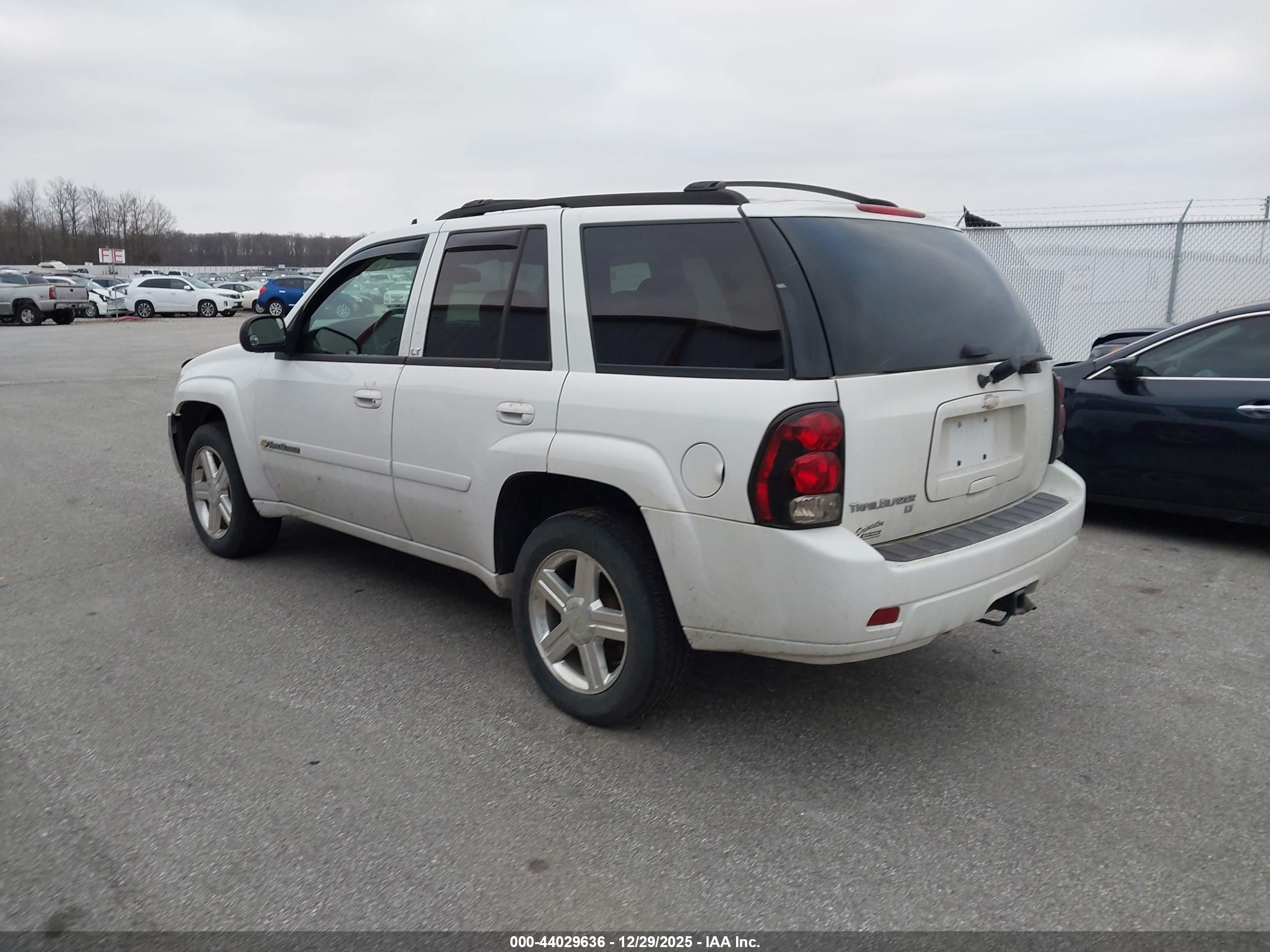 CHEVROLET TRAILBLAZER image 3