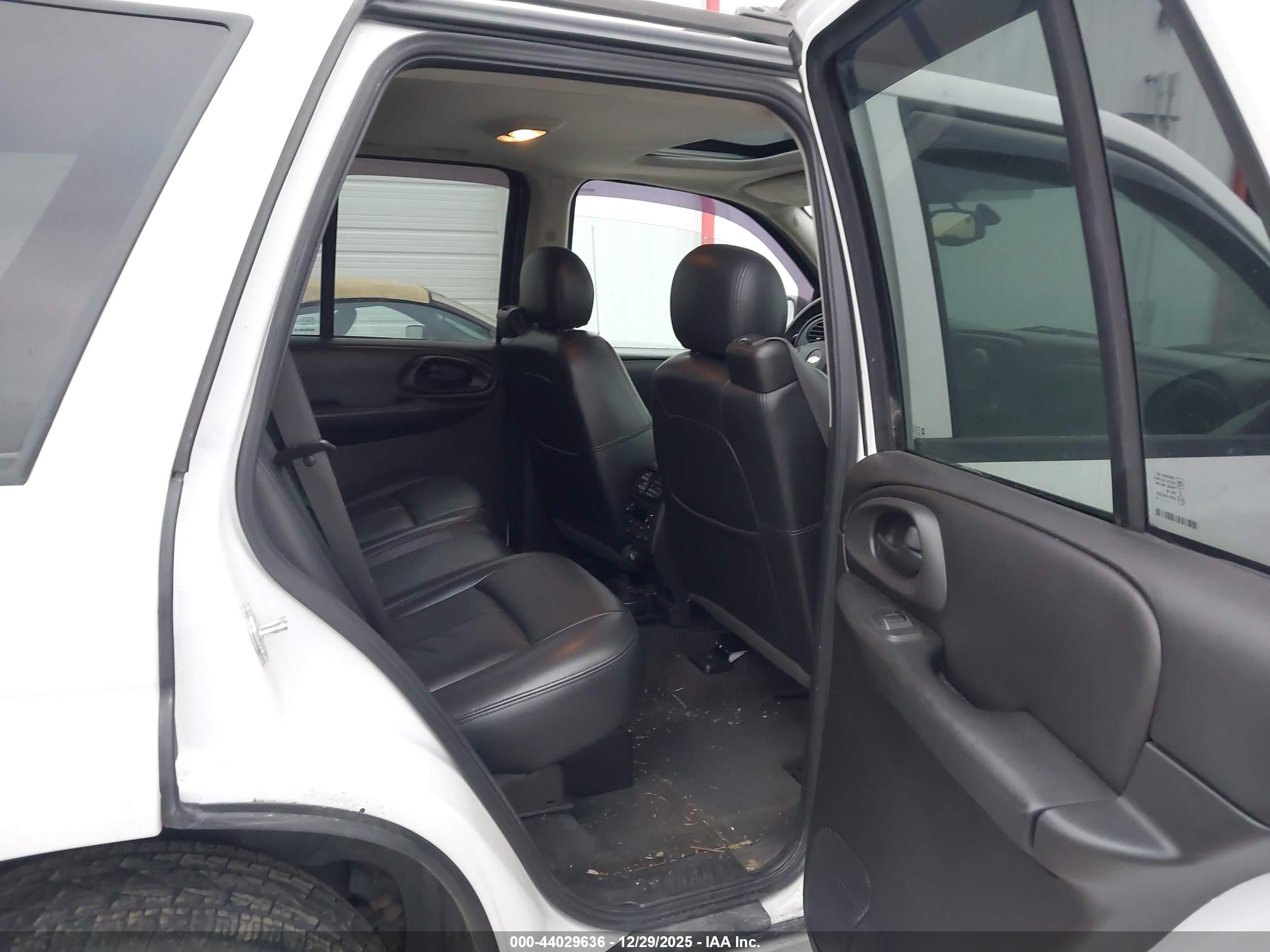 CHEVROLET TRAILBLAZER image 8