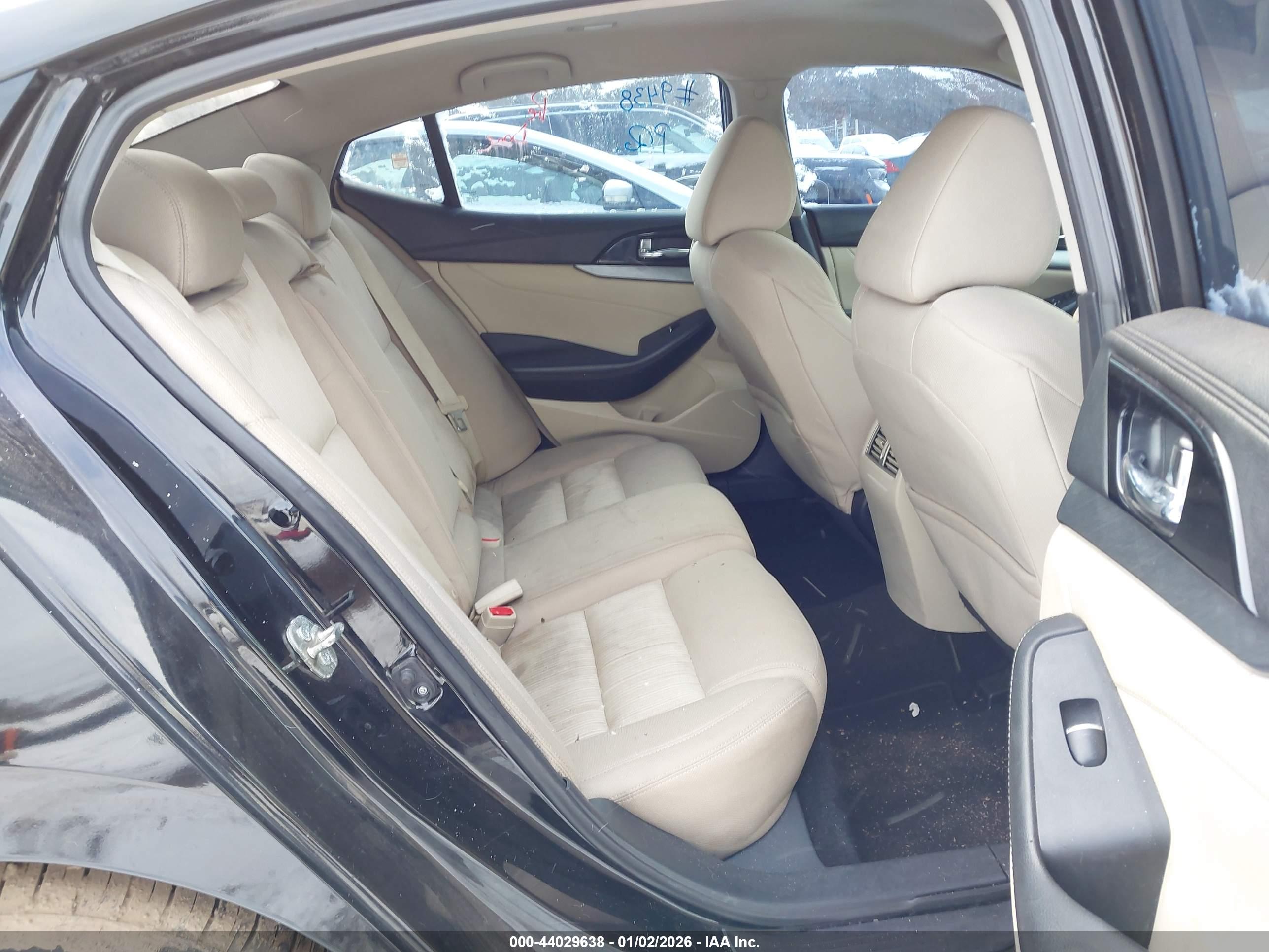 NISSAN MAXIMA image 8