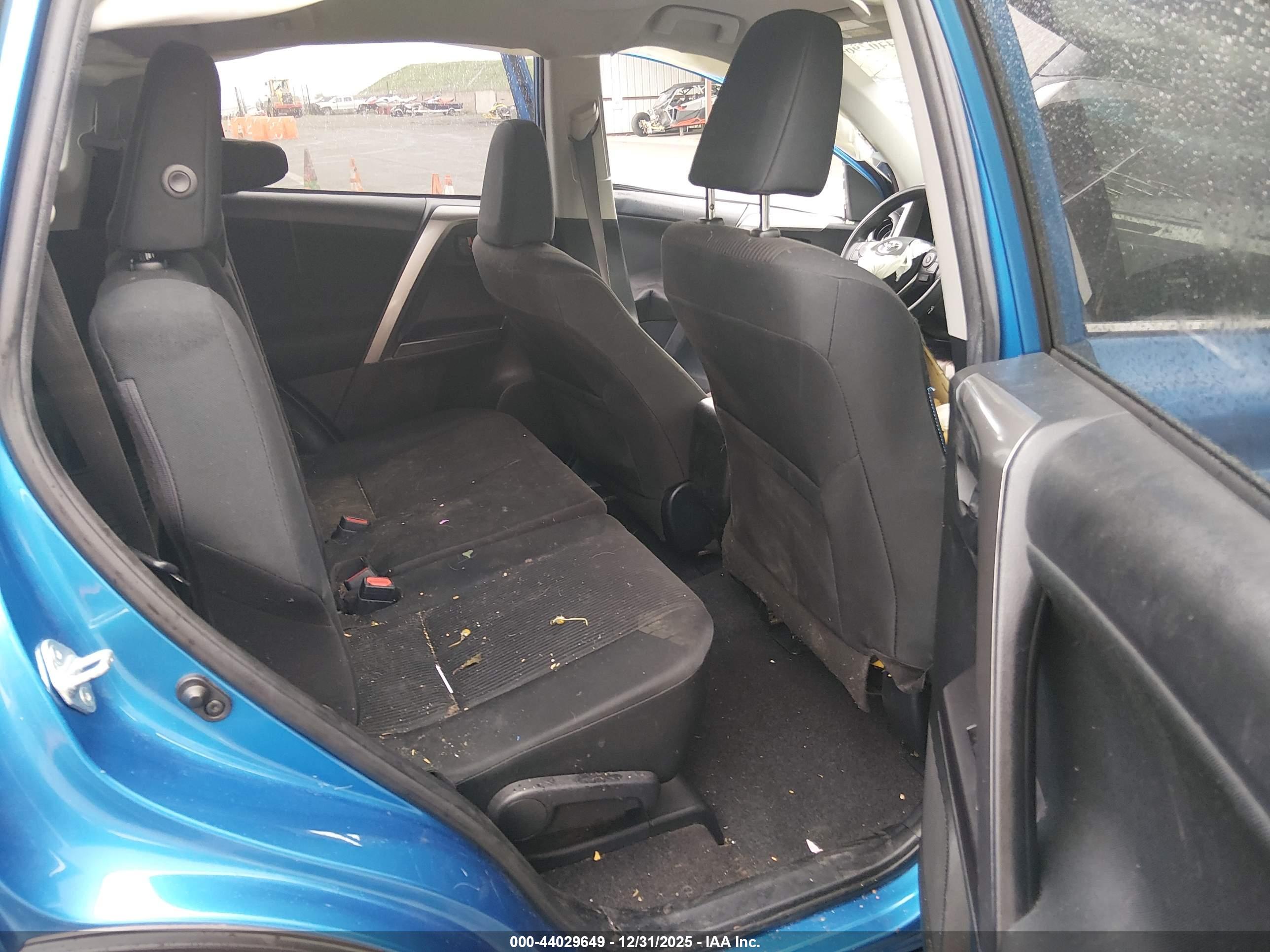 TOYOTA RAV4 image 8