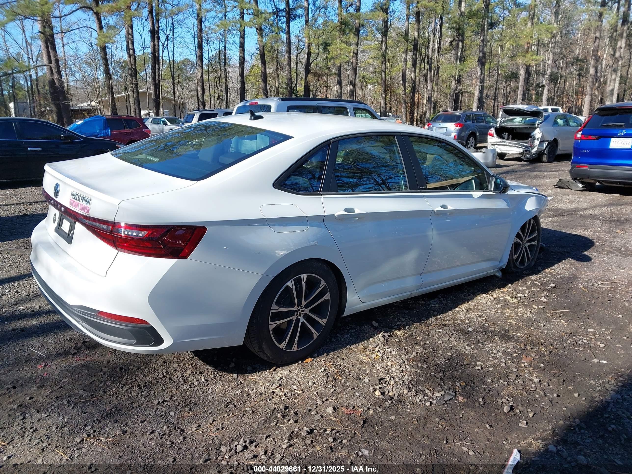 VOLKSWAGEN JETTA image 4