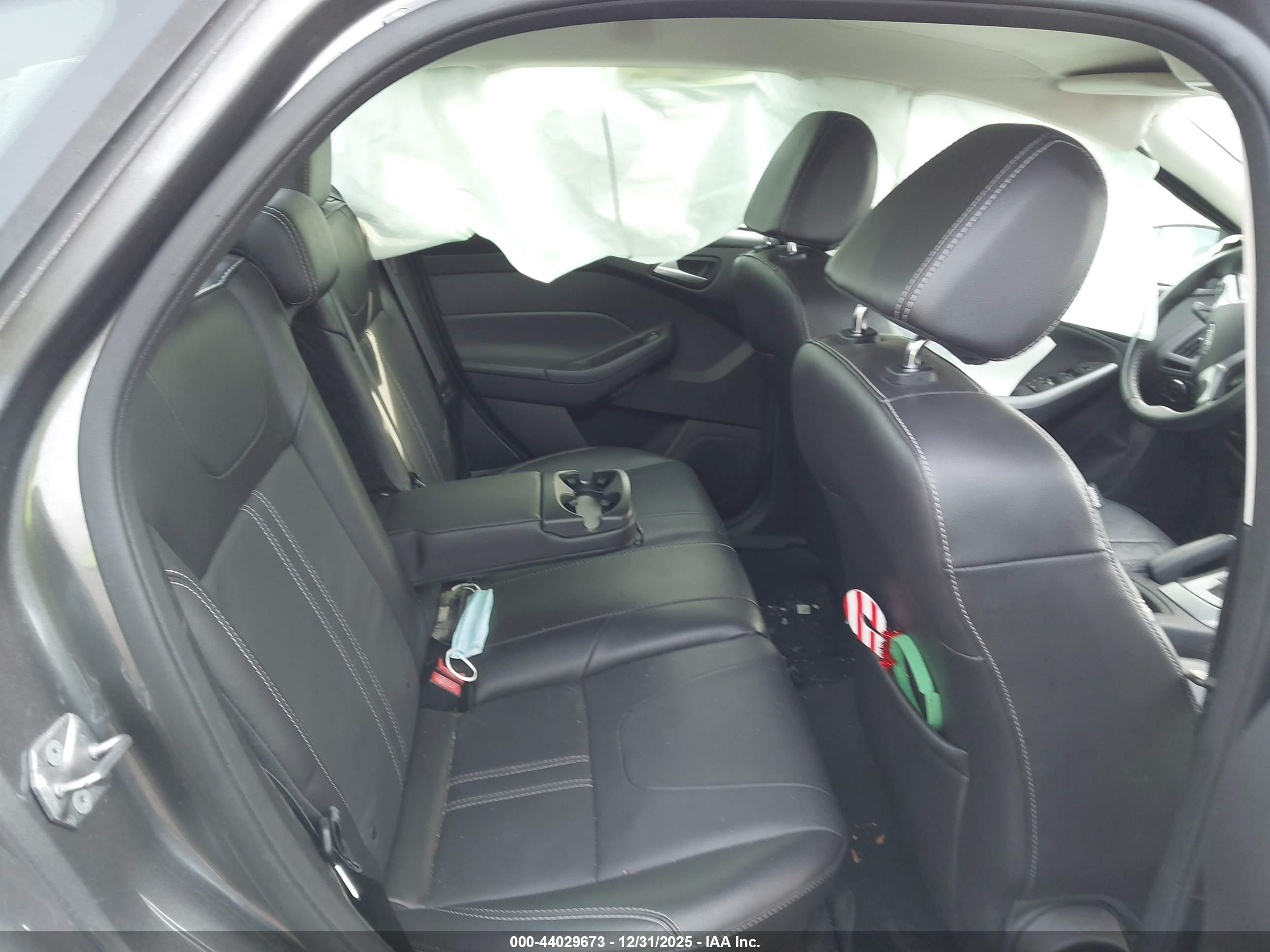 FORD FOCUS image 8