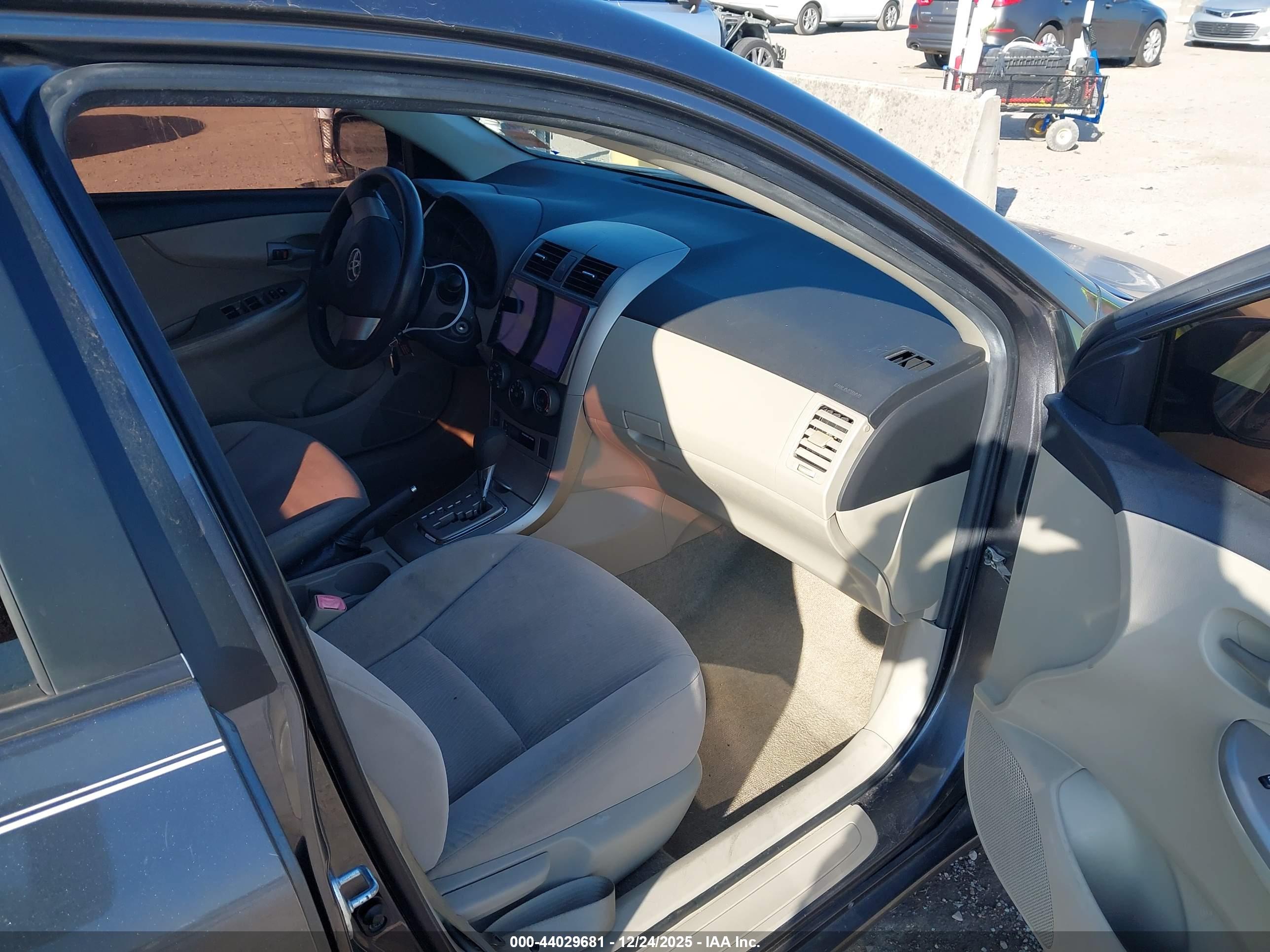 TOYOTA COROLLA image 5