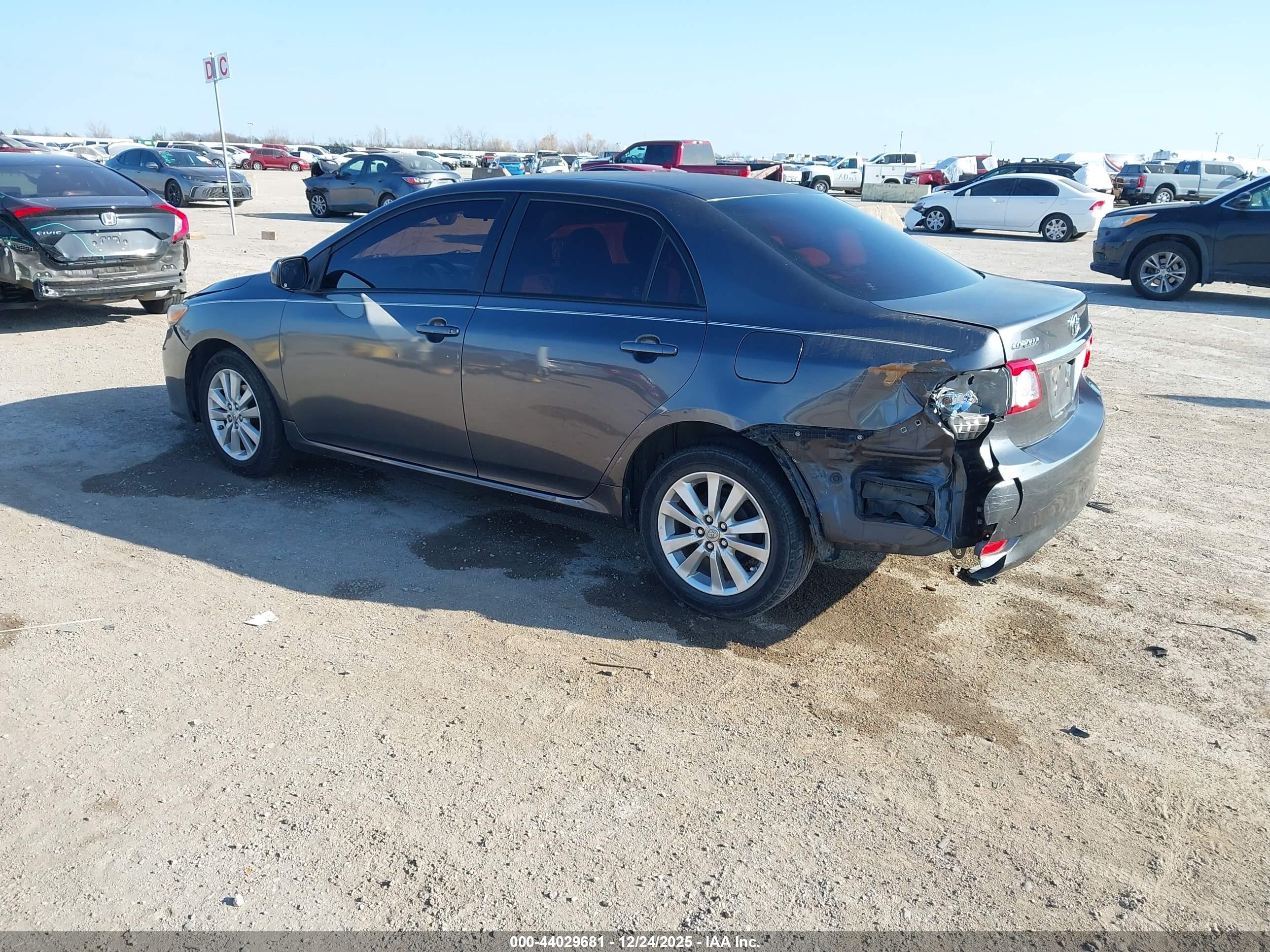 TOYOTA COROLLA image 6