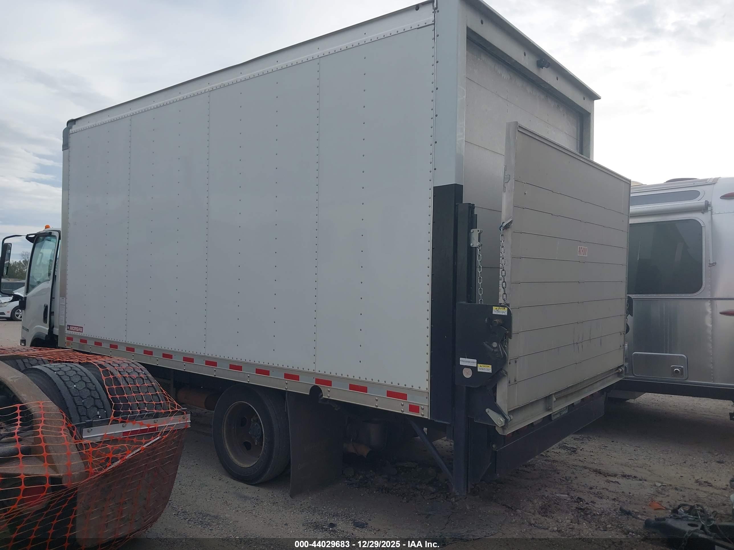 ISUZU NPR image 3