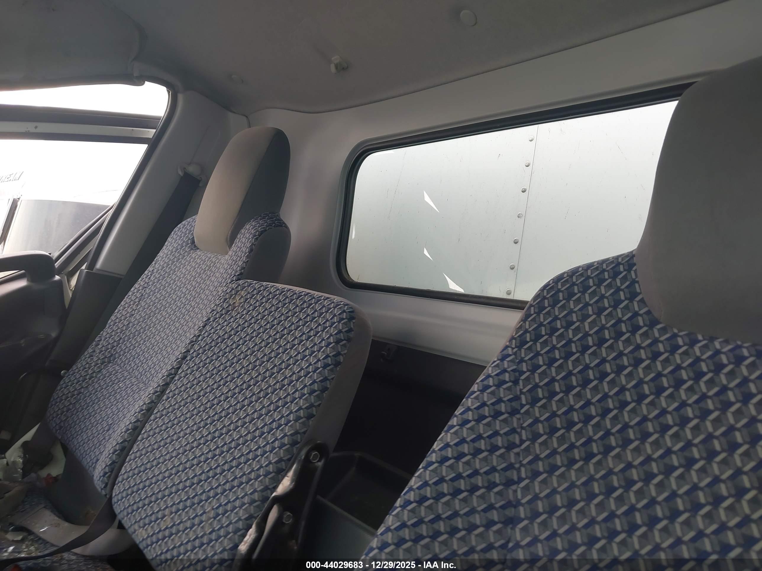 ISUZU NPR image 7