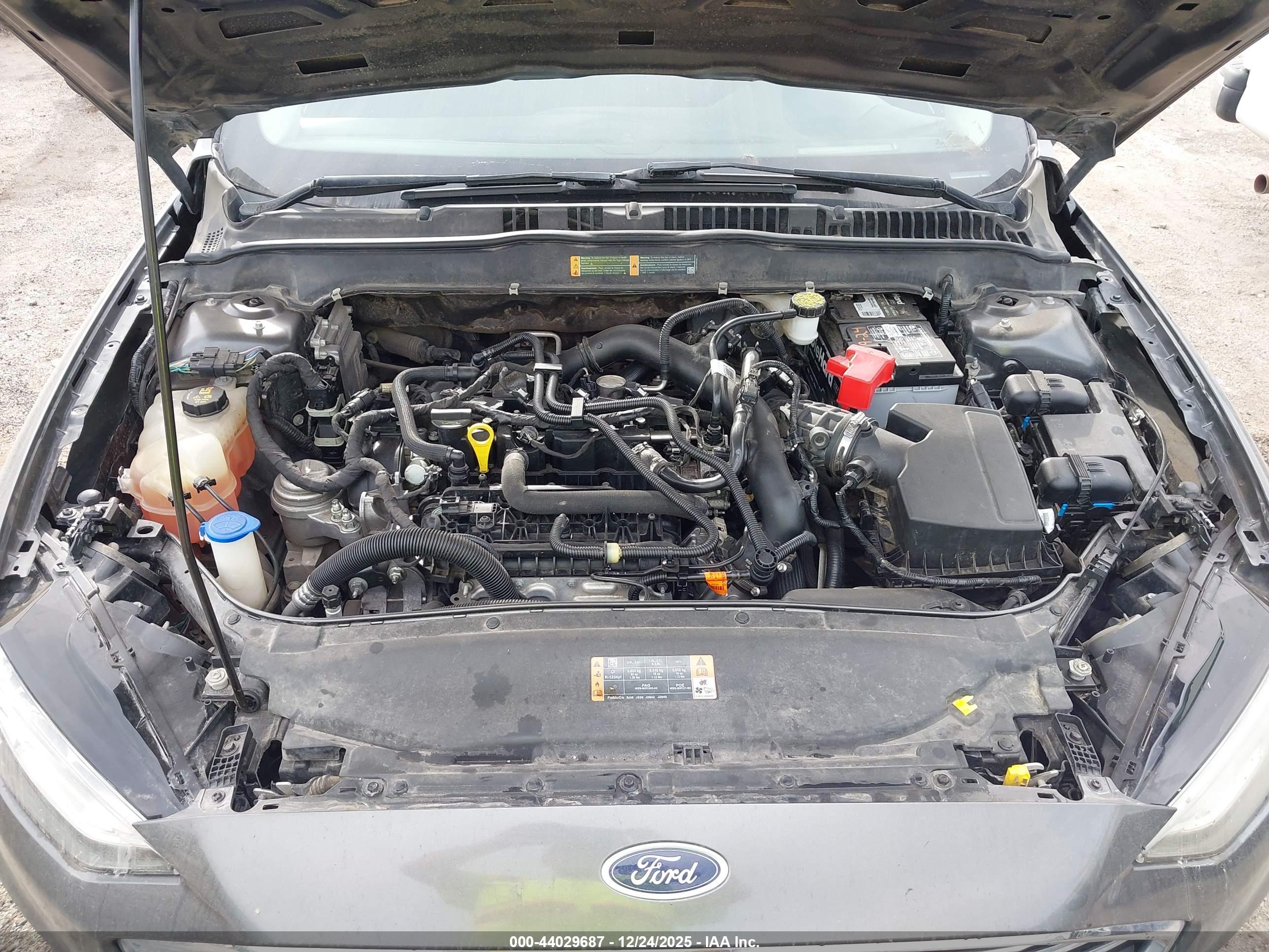 FORD FUSION image 10
