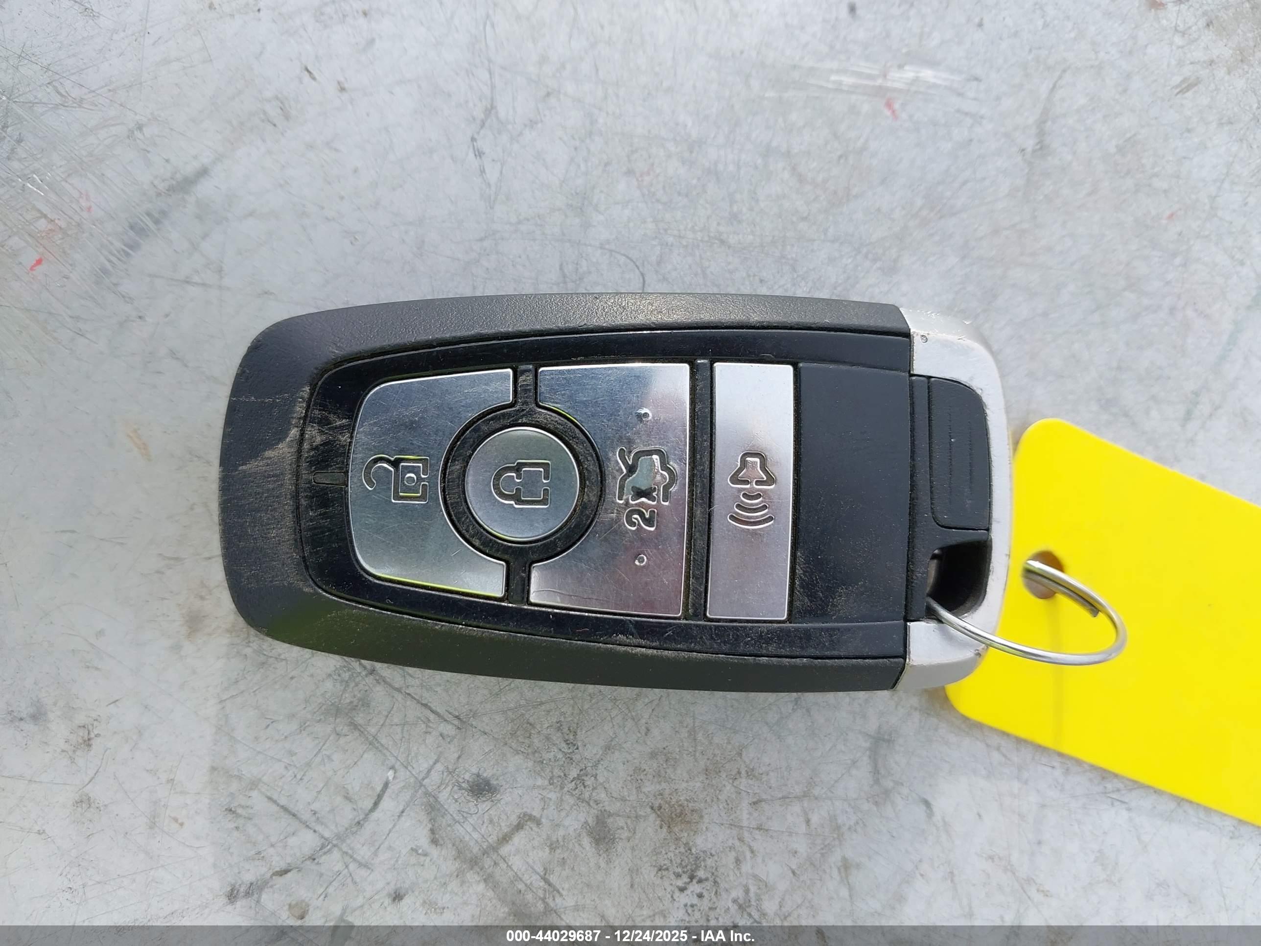 FORD FUSION image 11