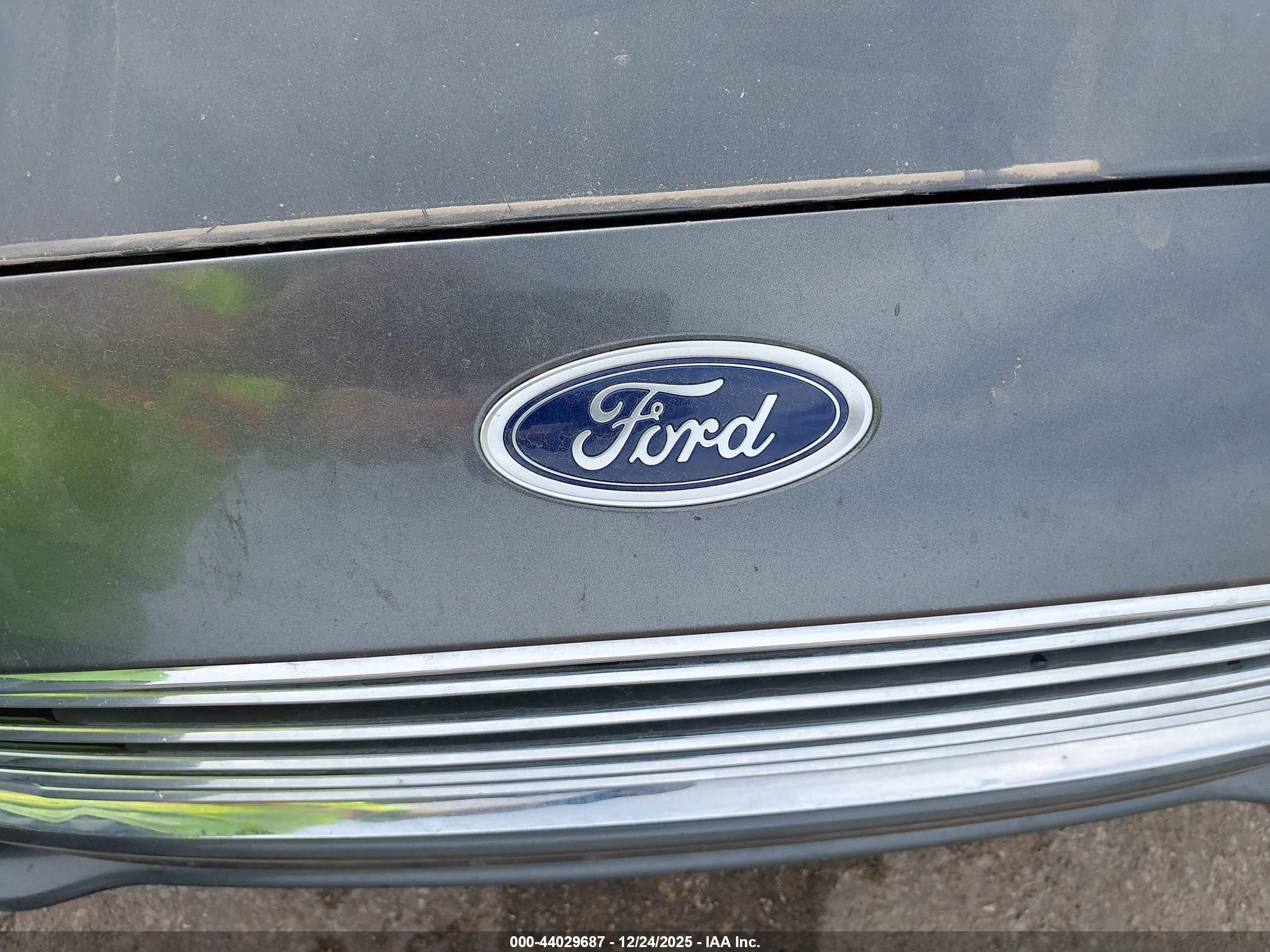 FORD FUSION image 6