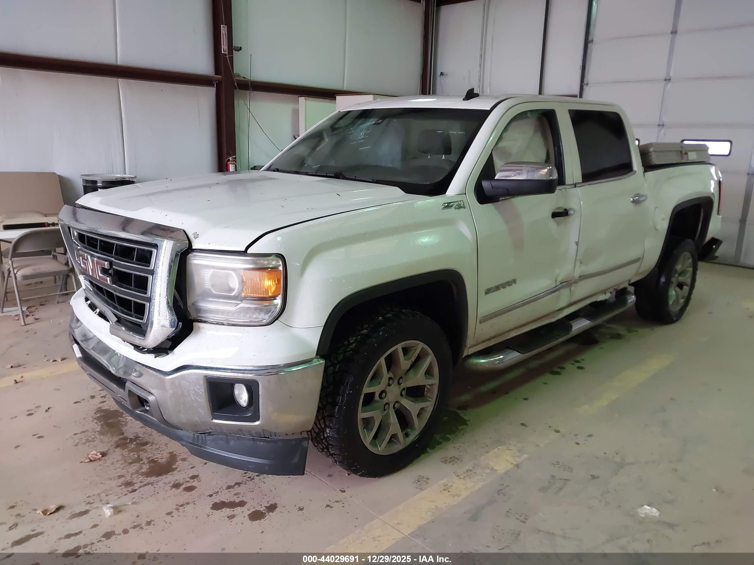 GMC SIERRA image 2