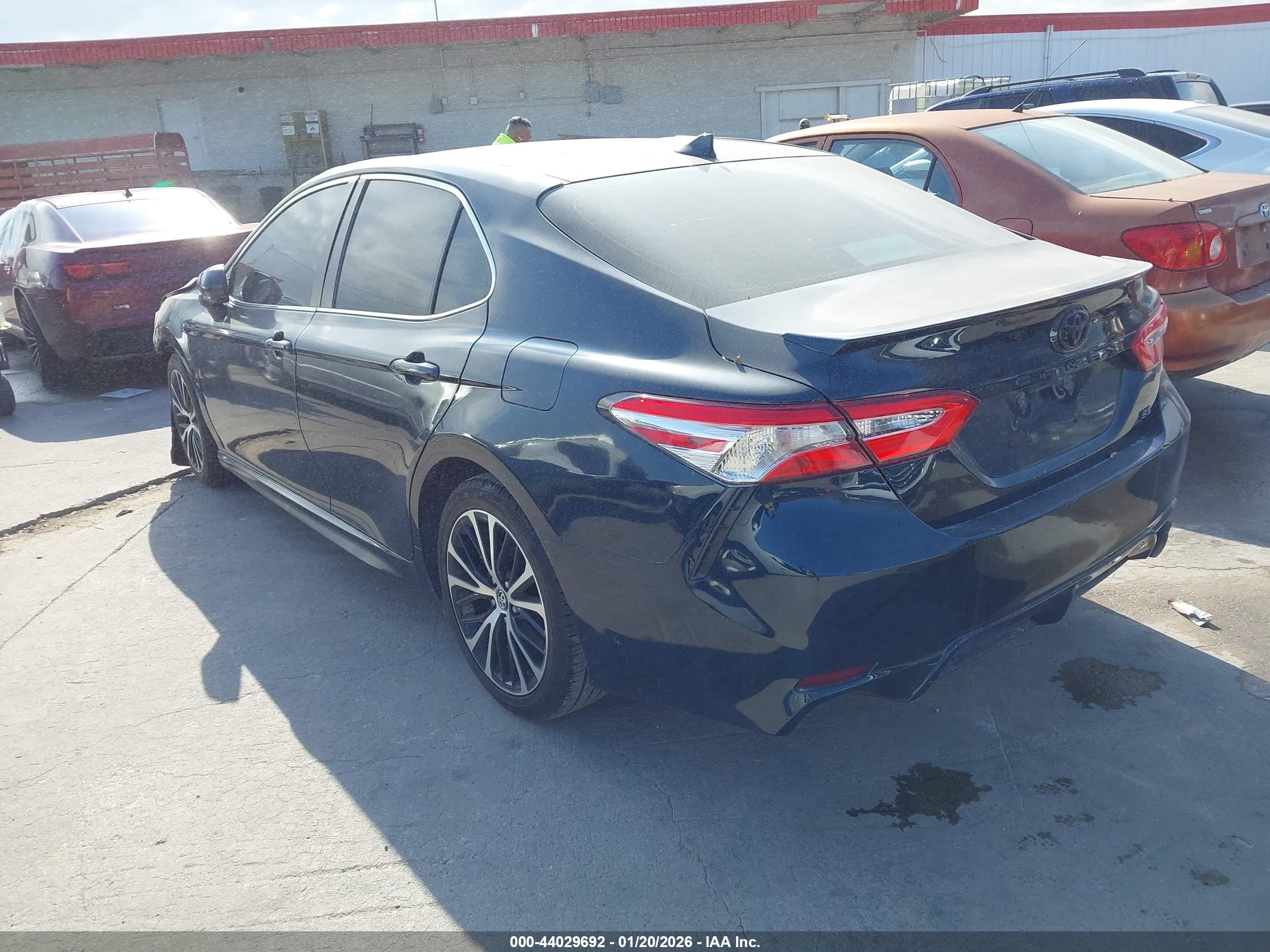 TOYOTA CAMRY image 3