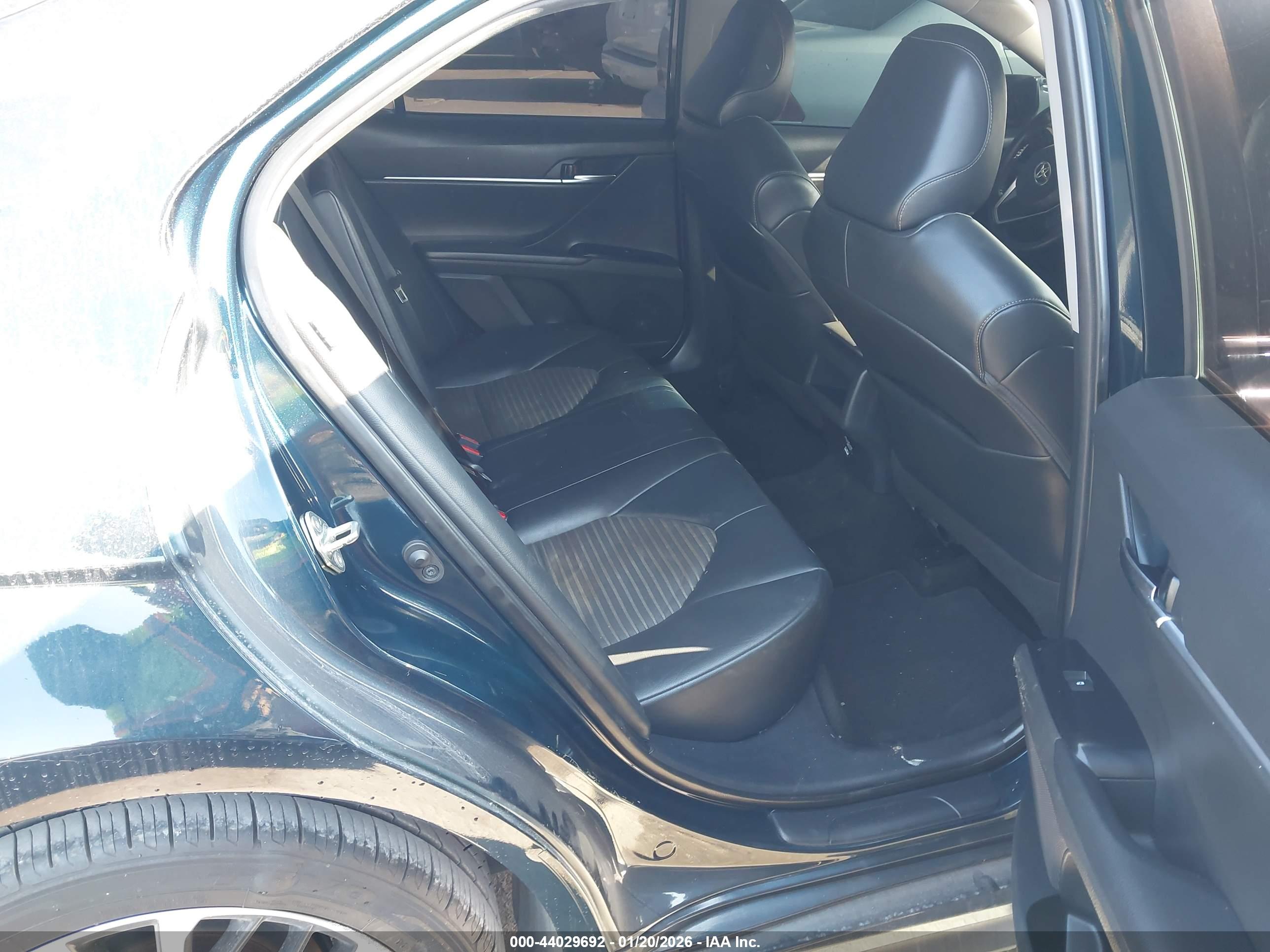TOYOTA CAMRY image 8
