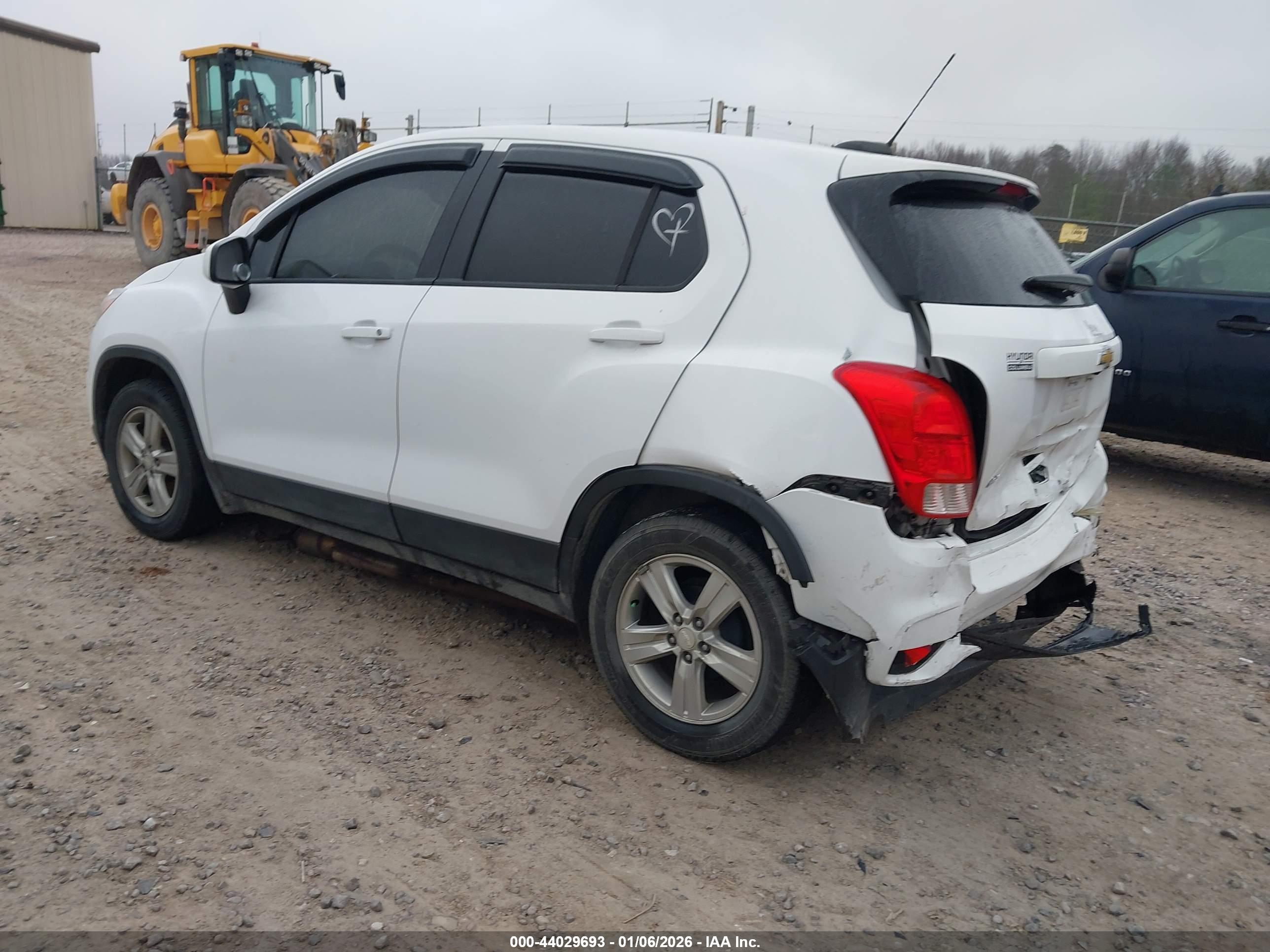 CHEVROLET TRAX image 3