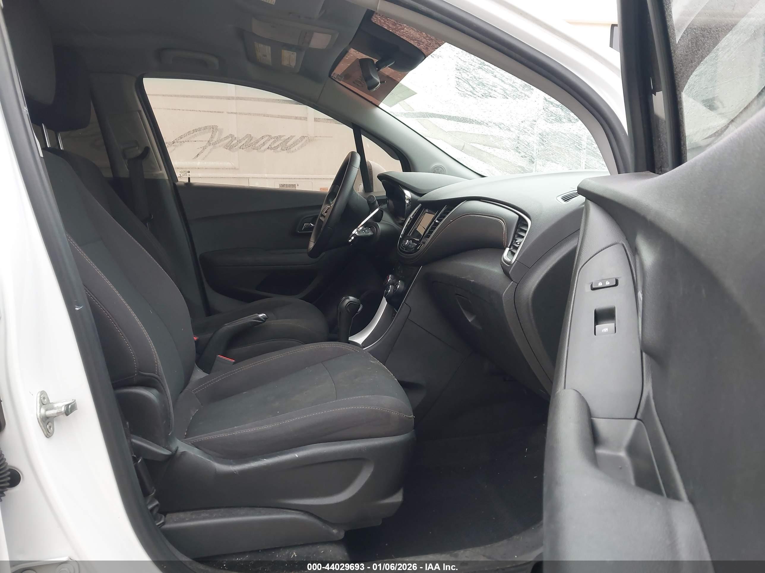 CHEVROLET TRAX image 5