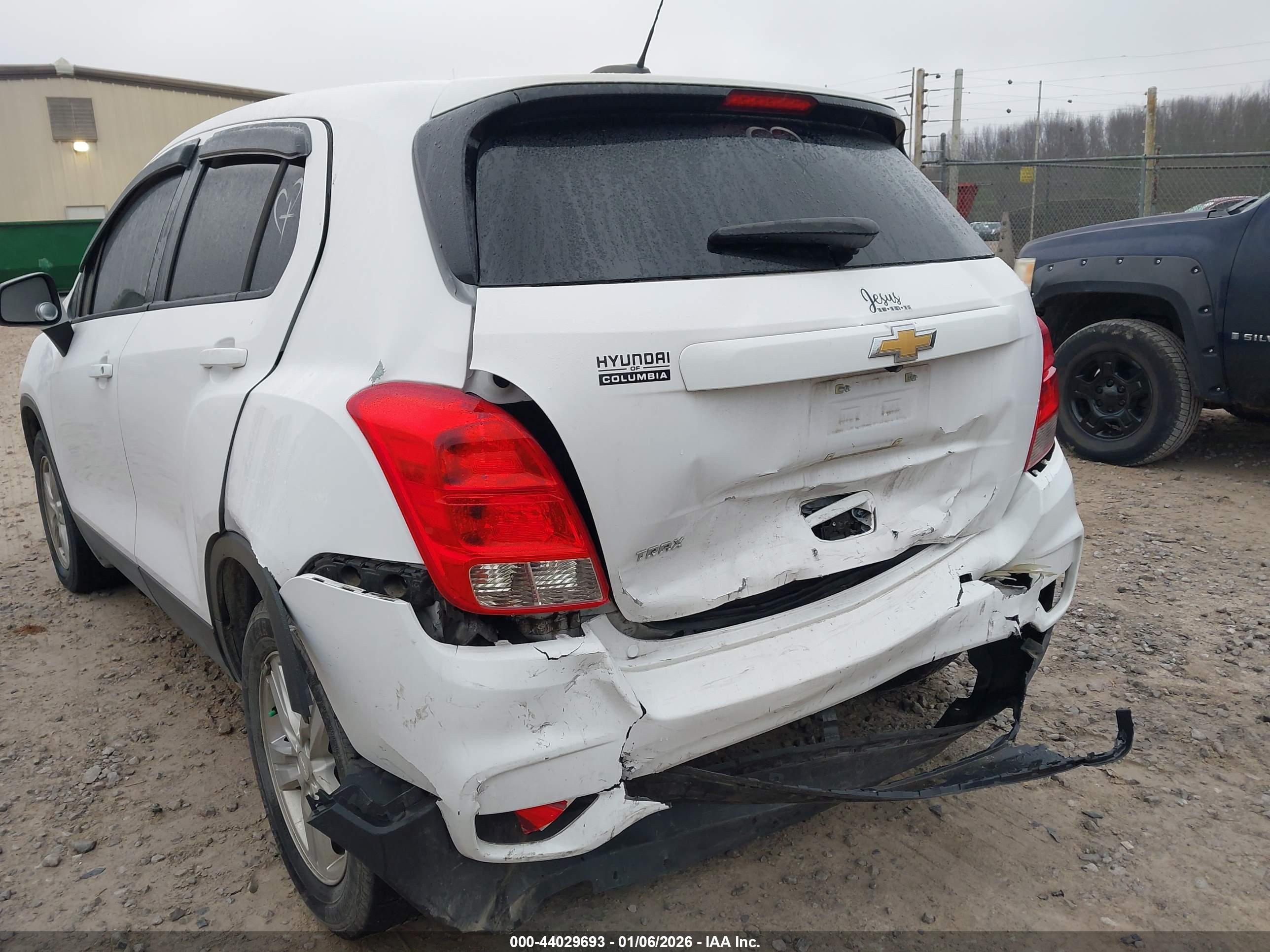 CHEVROLET TRAX image 6
