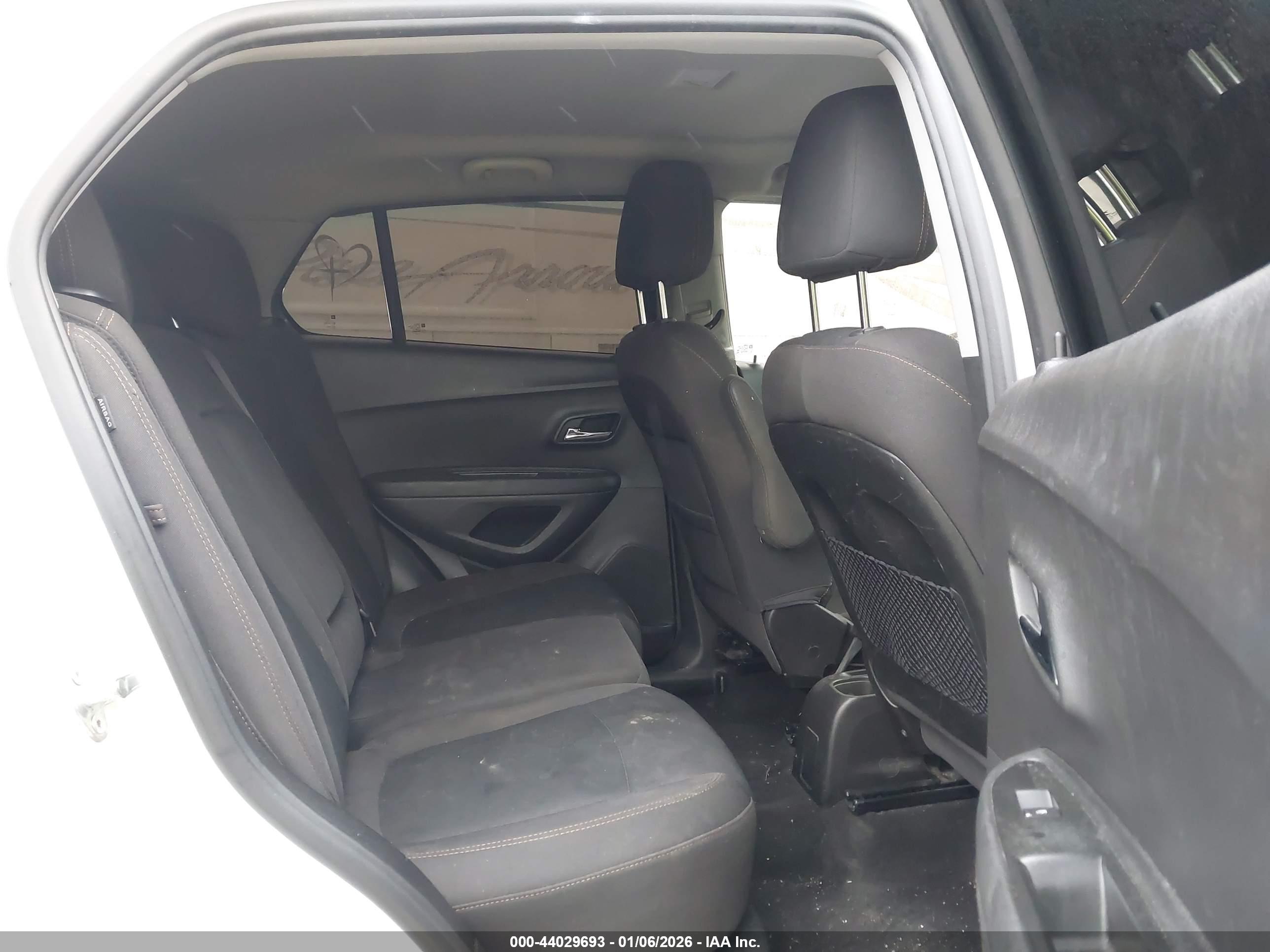 CHEVROLET TRAX image 8