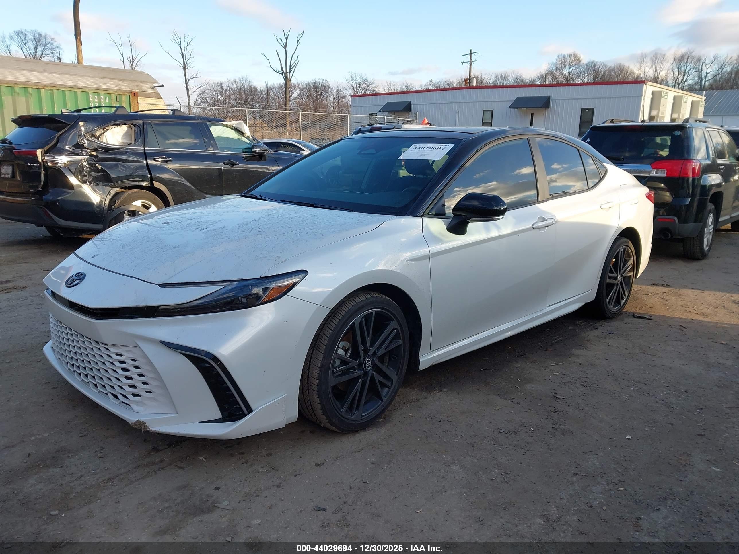 TOYOTA CAMRY image 2