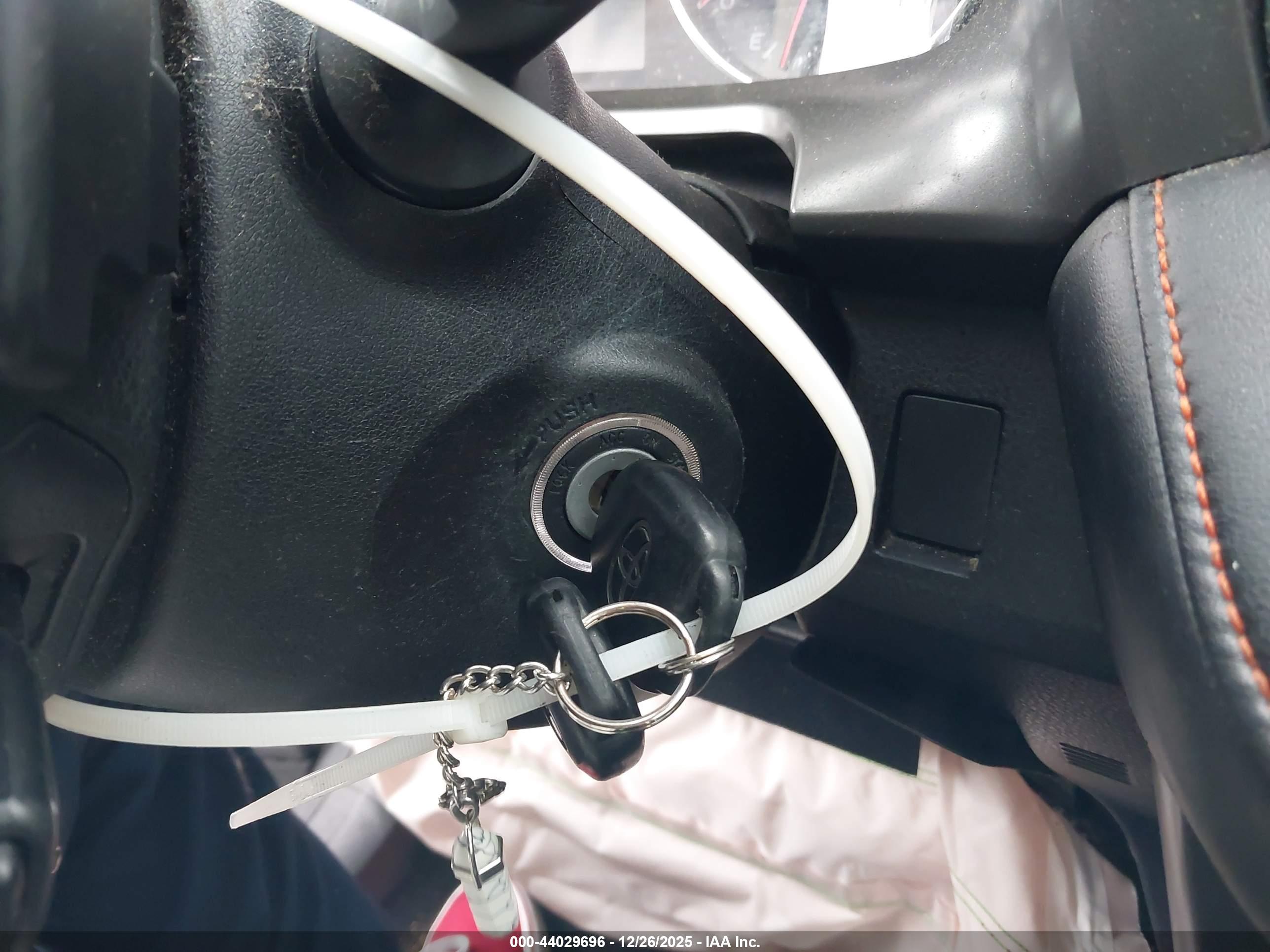 TOYOTA RAV4 image 11