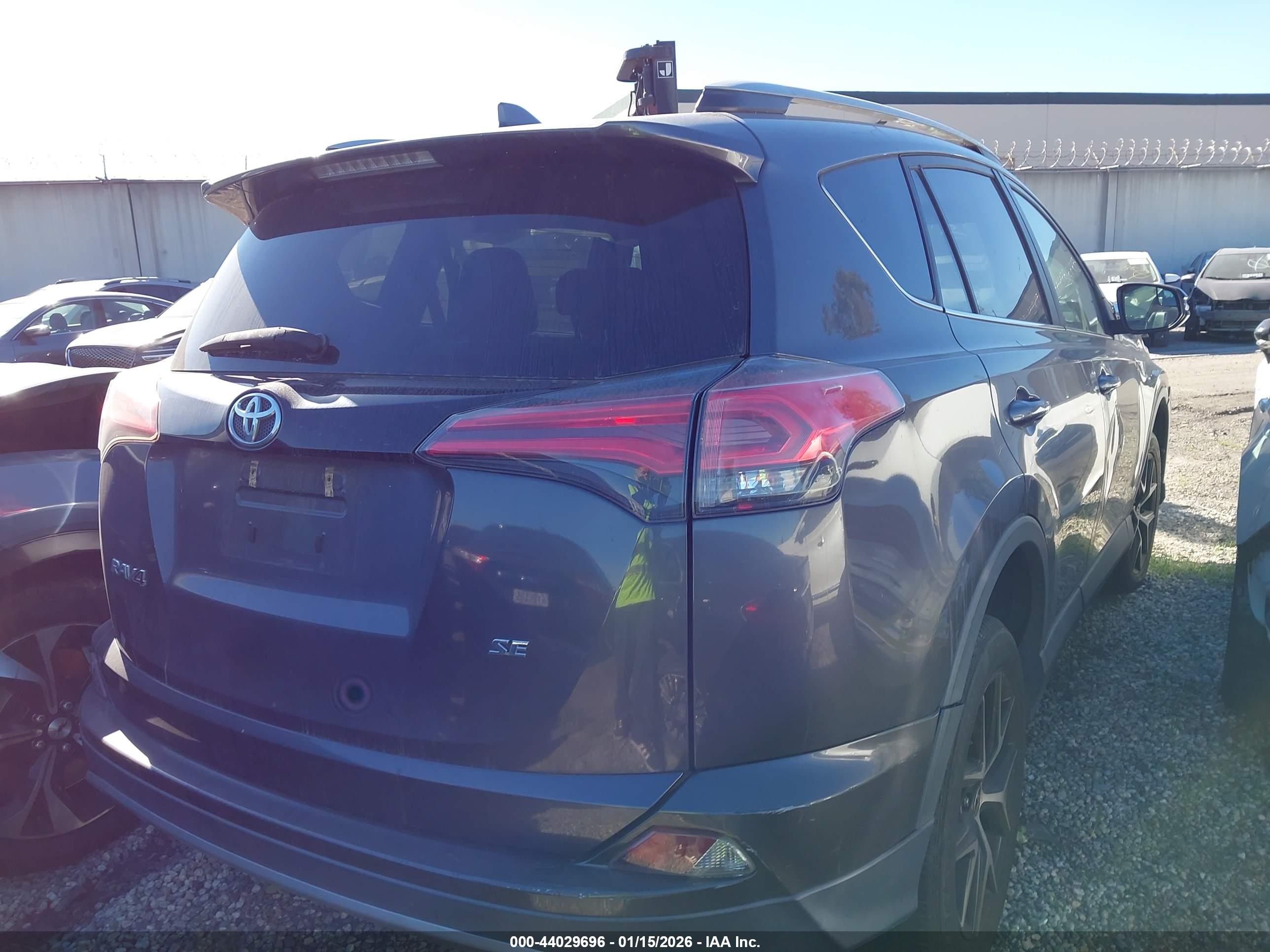 TOYOTA RAV4 image 4