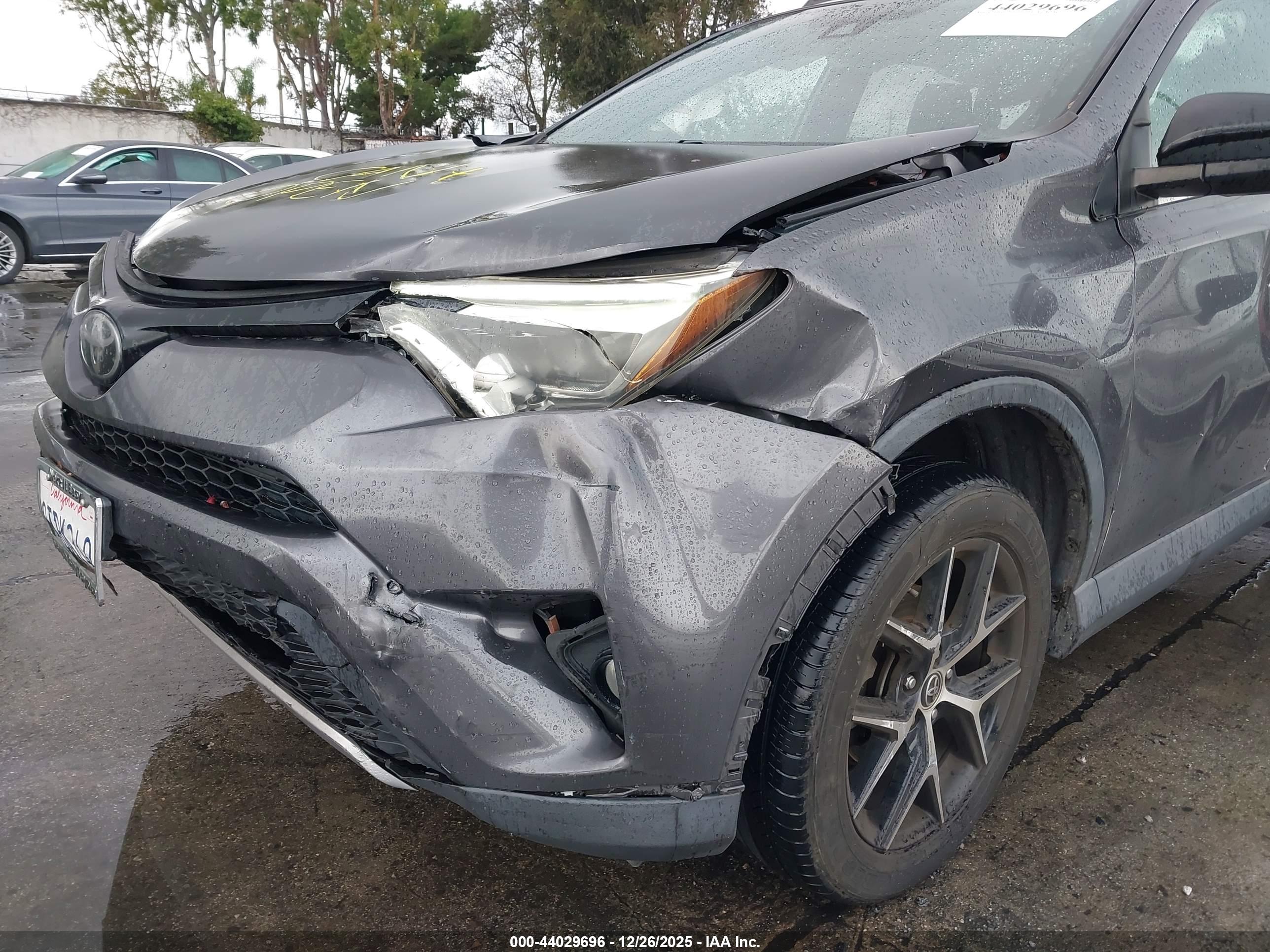 TOYOTA RAV4 image 6