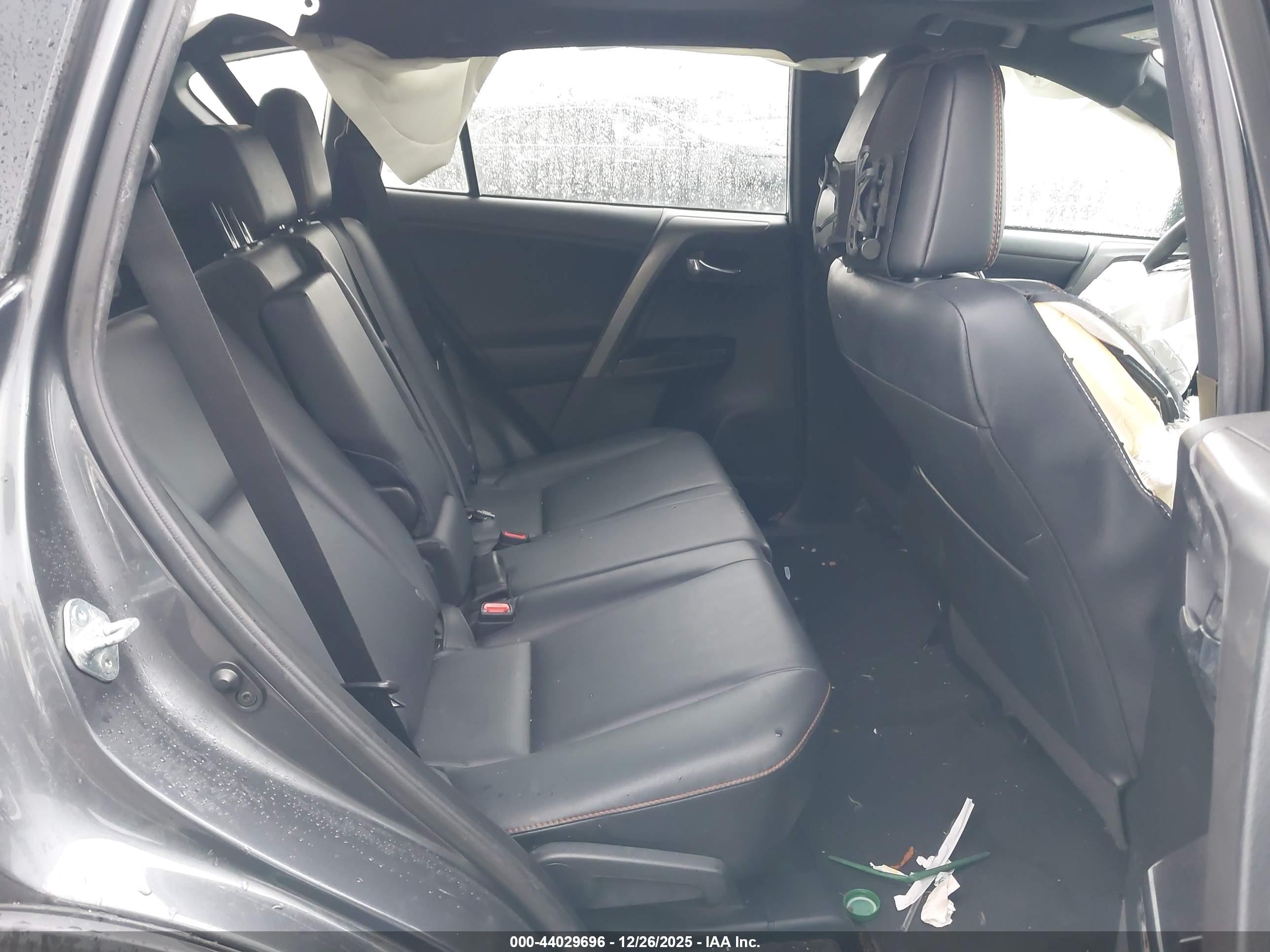 TOYOTA RAV4 image 8