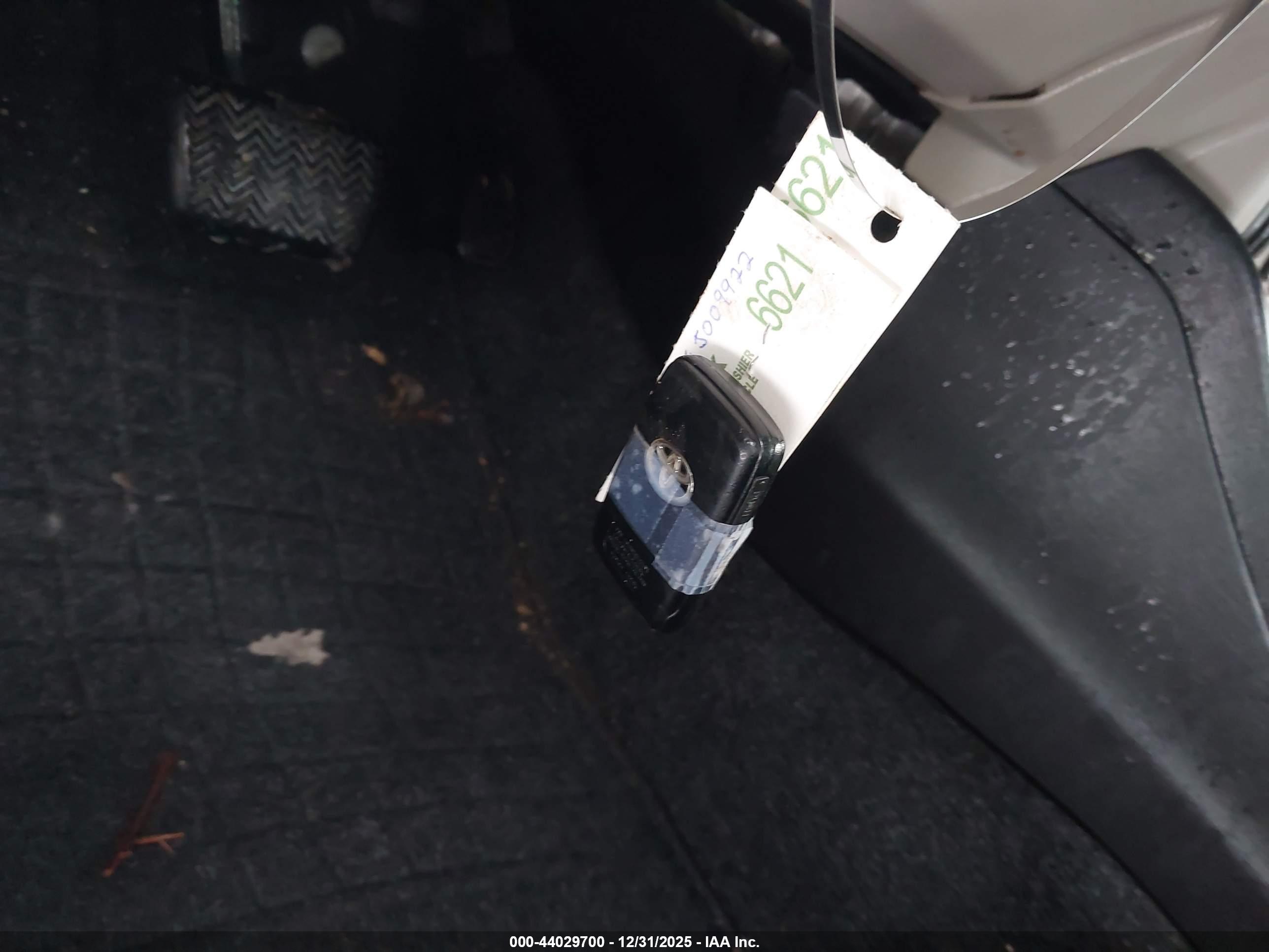 TOYOTA PRIUS image 11