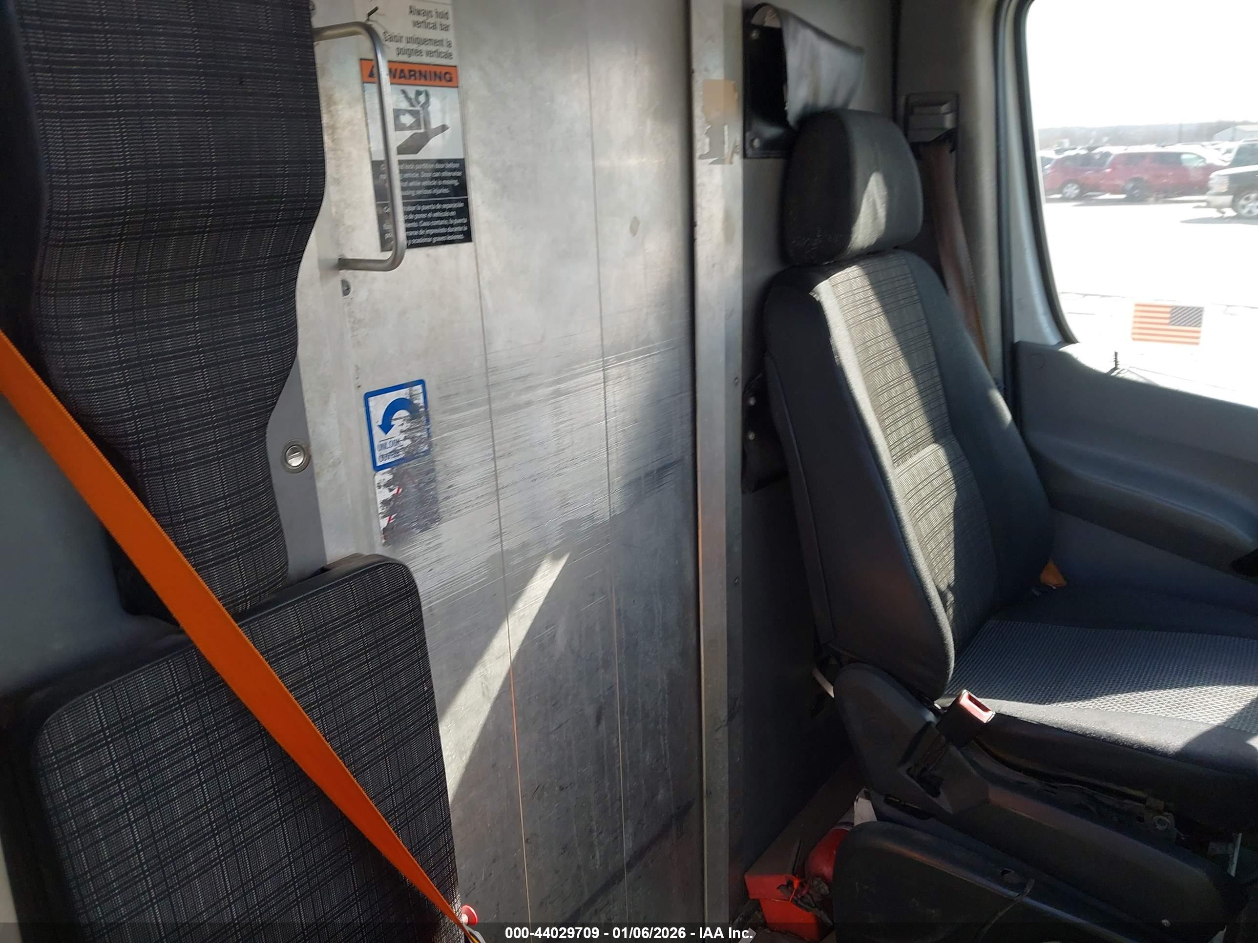 MERCEDES-BENZ SPRINTER image 8