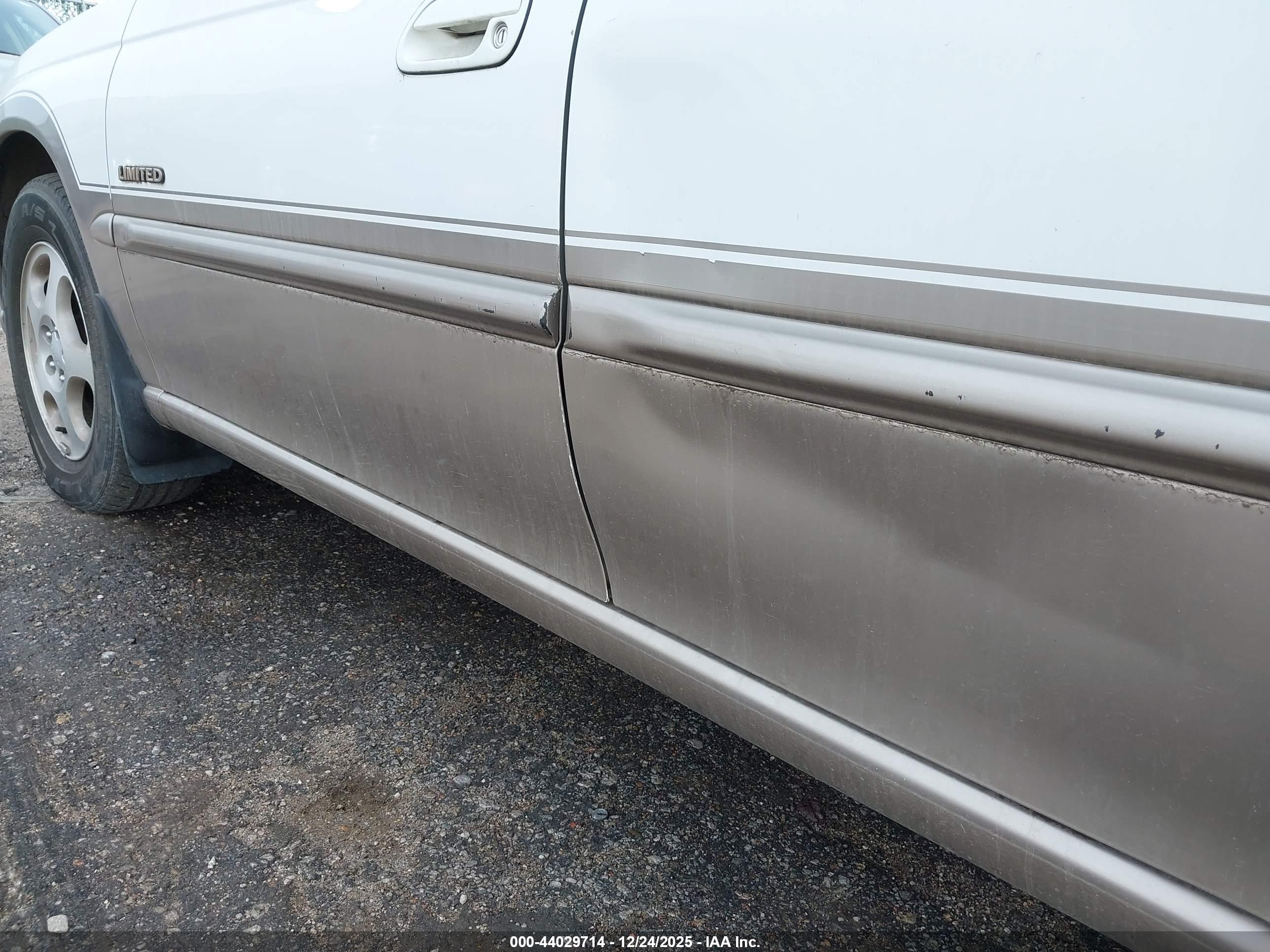 SUBARU LEGACY image 6