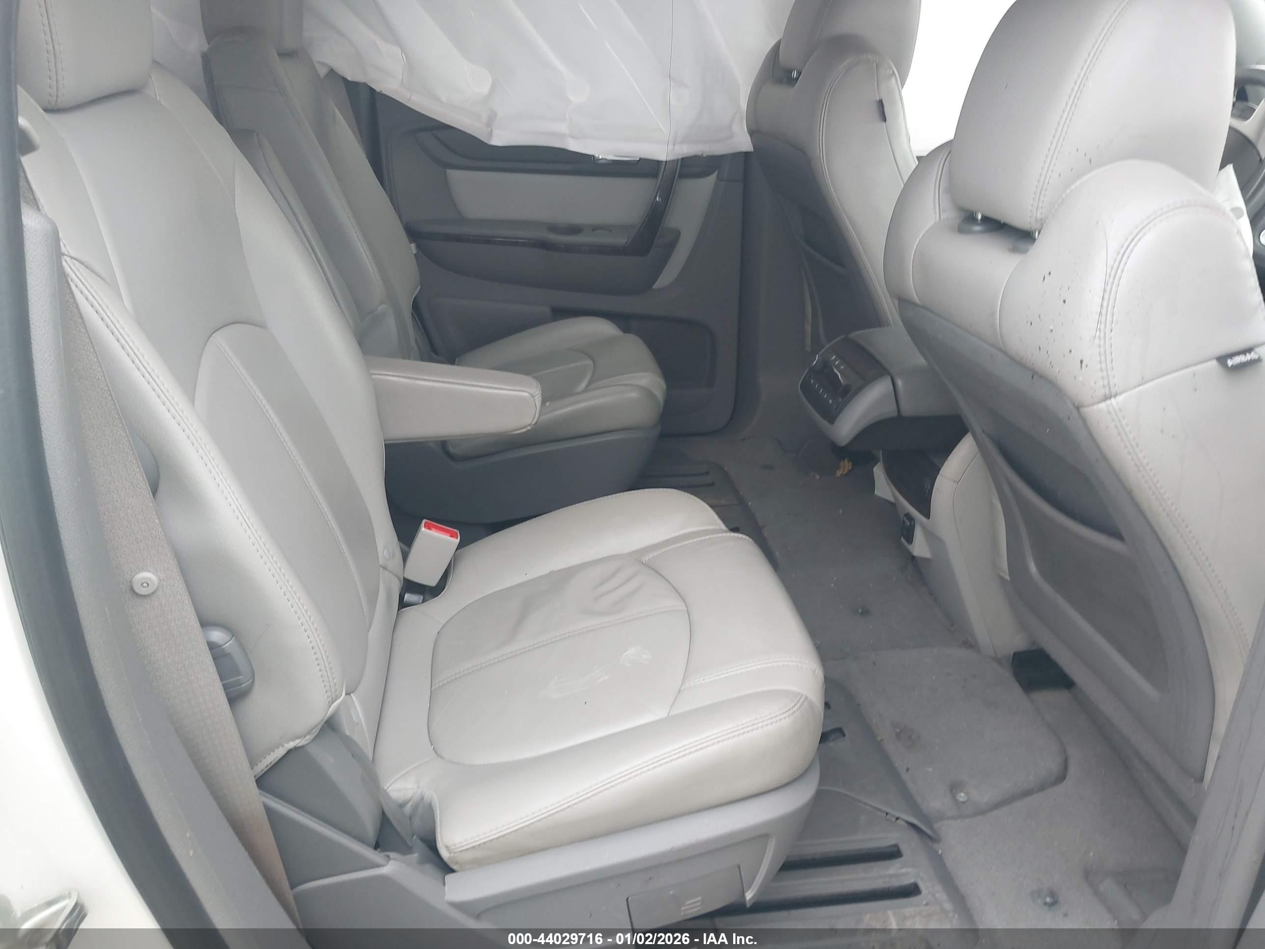 GMC ACADIA image 8