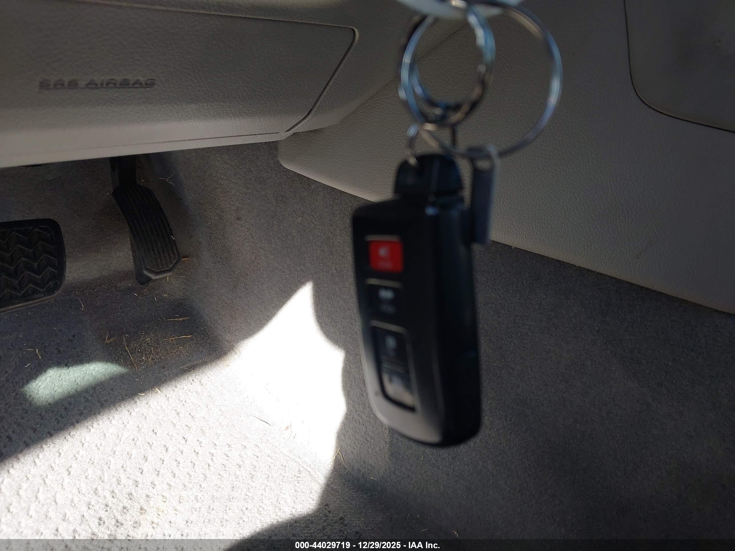 TOYOTA CAMRY image 11