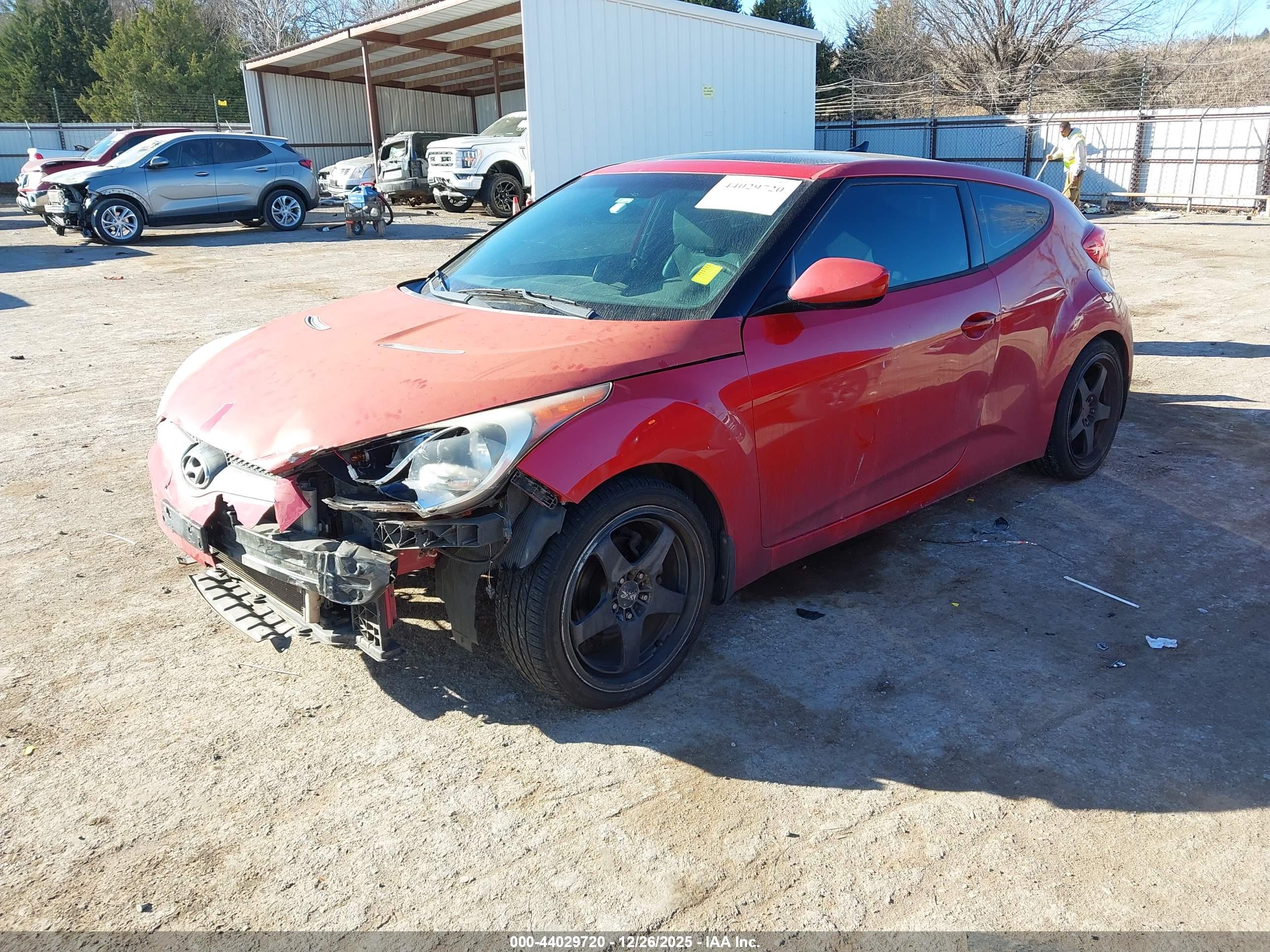 HYUNDAI VELOSTER image 2