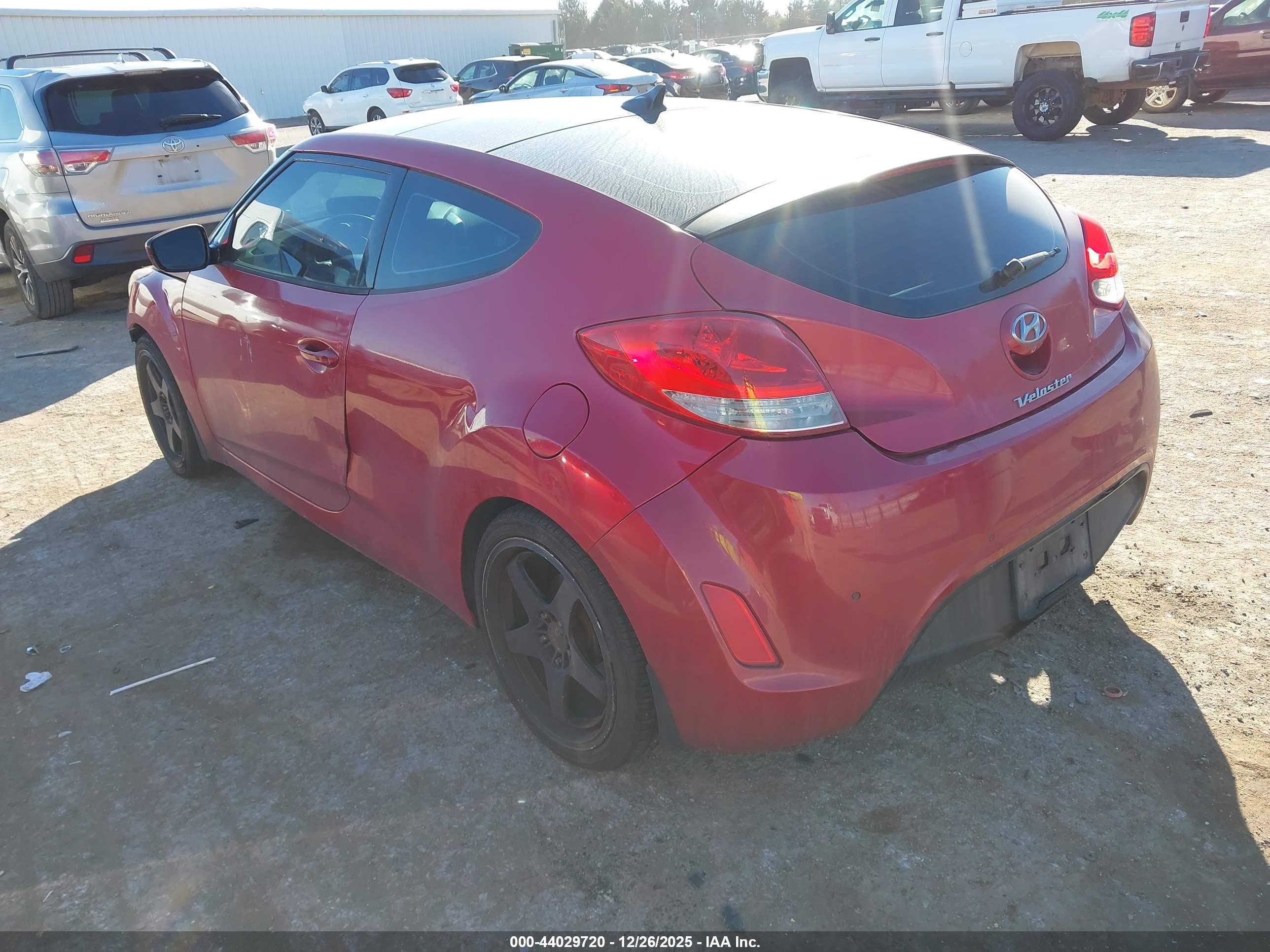 HYUNDAI VELOSTER image 3