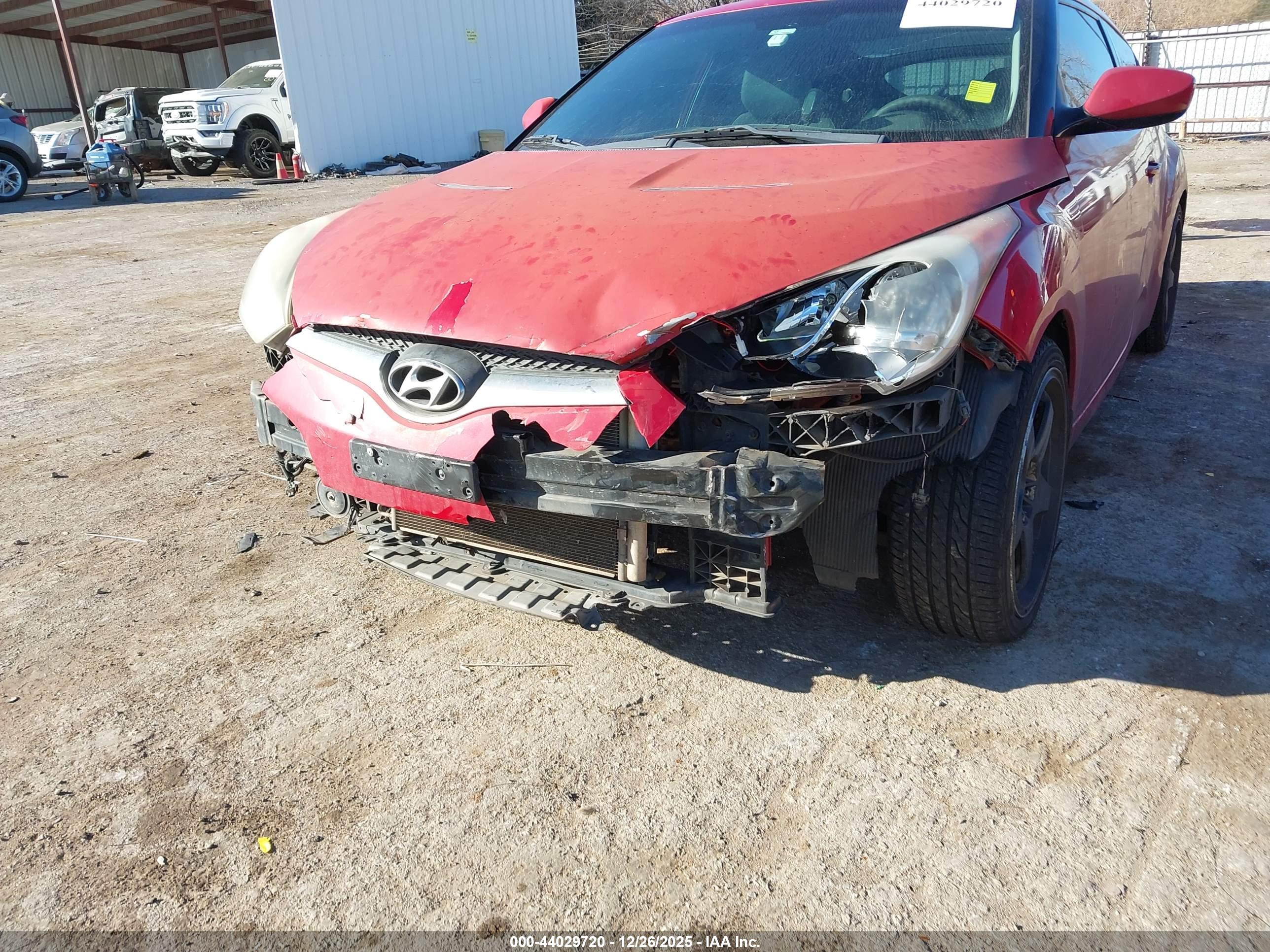 HYUNDAI VELOSTER image 6