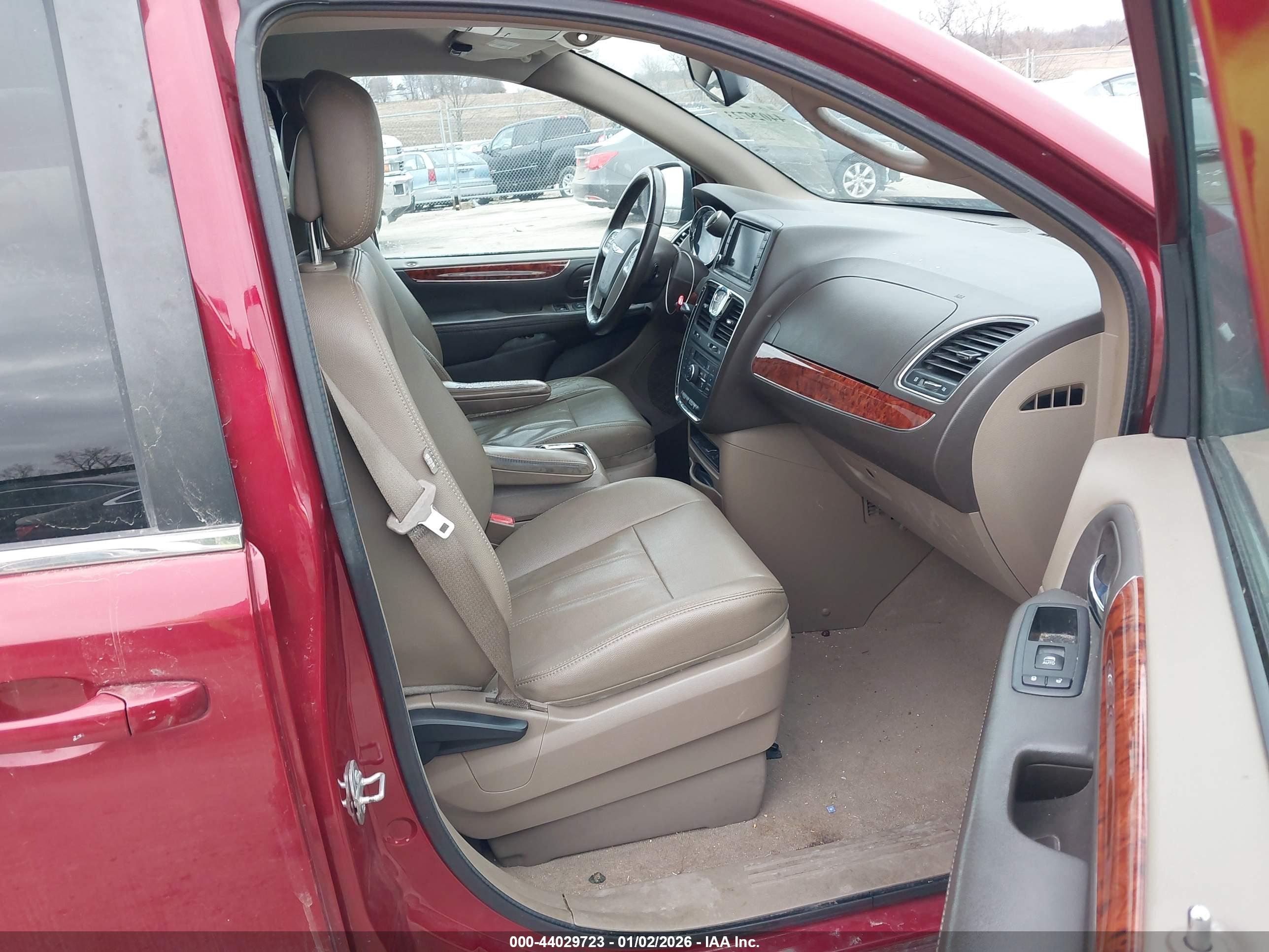 CHRYSLER TOWN image 5