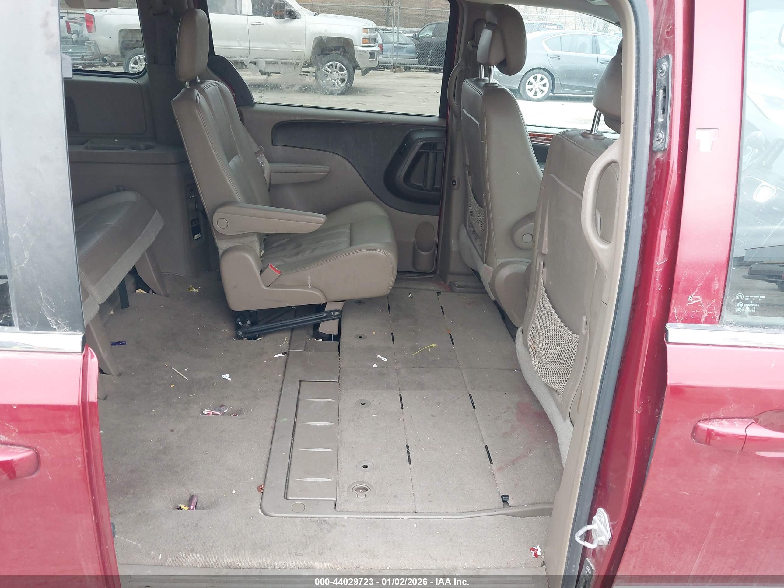 CHRYSLER TOWN image 8