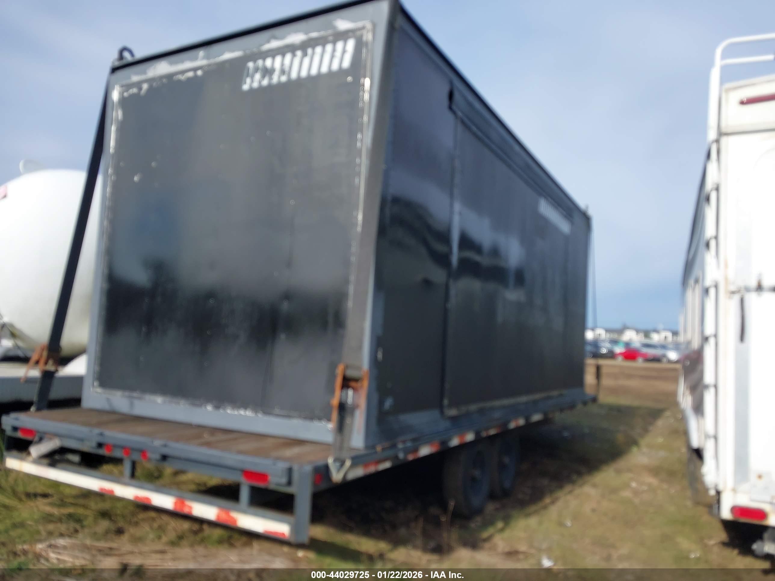 TRAILER 24 image 4